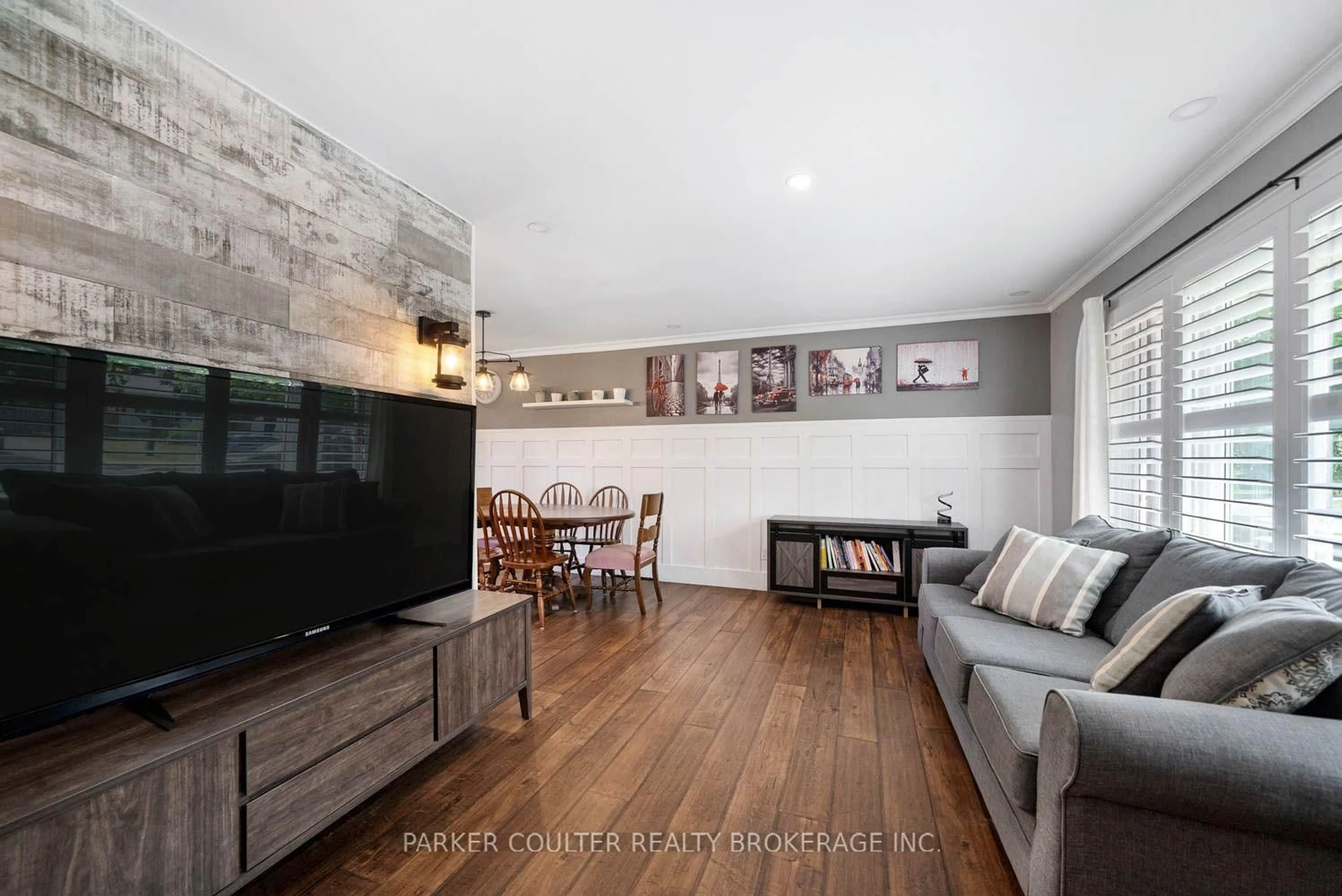 Living room with furniture, wood/laminate floor for 17 Harding Ave, Barrie Ontario L4M 3K1