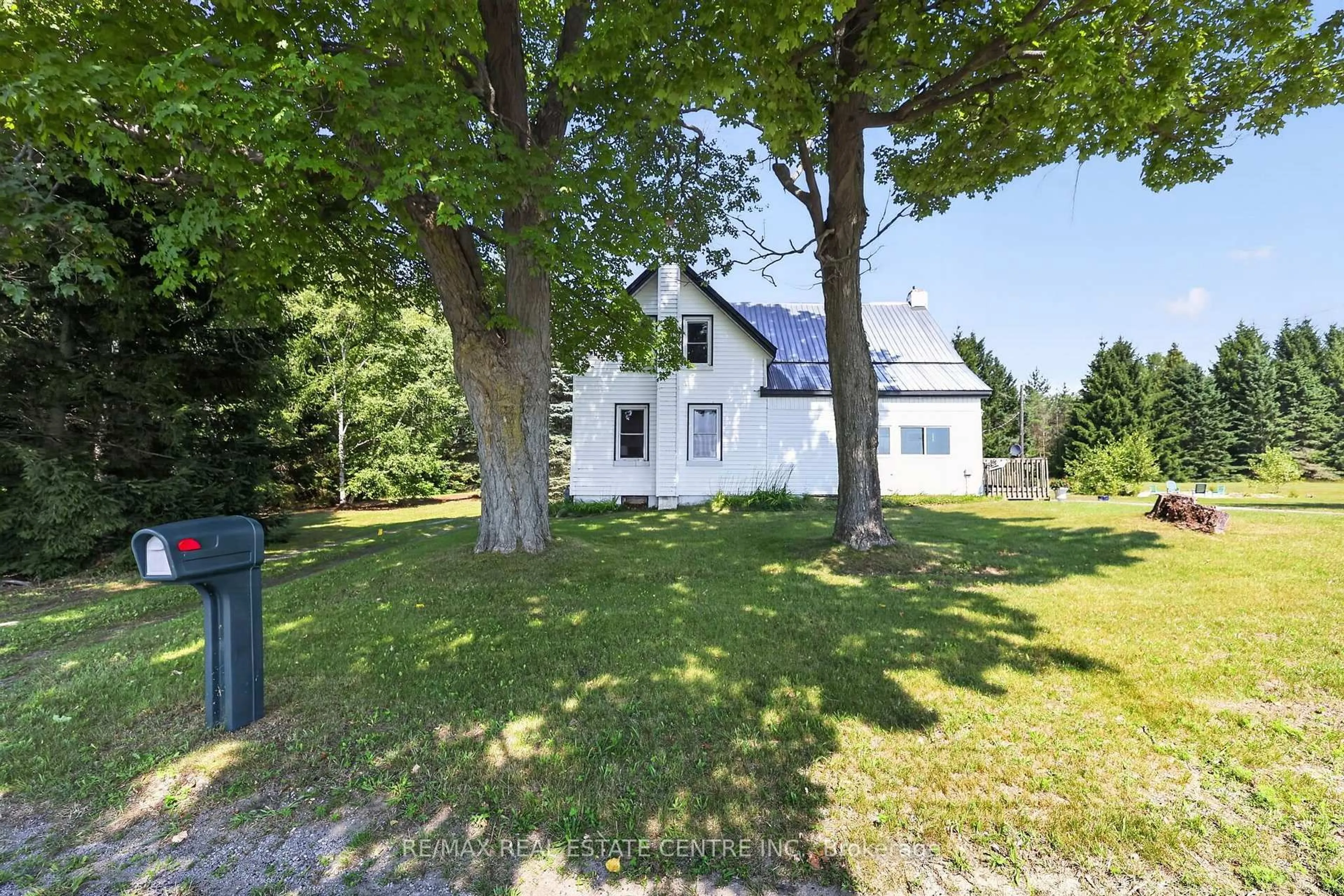 A pic from outside/outdoor area/front of a property/back of a property/a pic from drone, street for 652 Concession 18 W, Tiny Ontario L9M 1R3