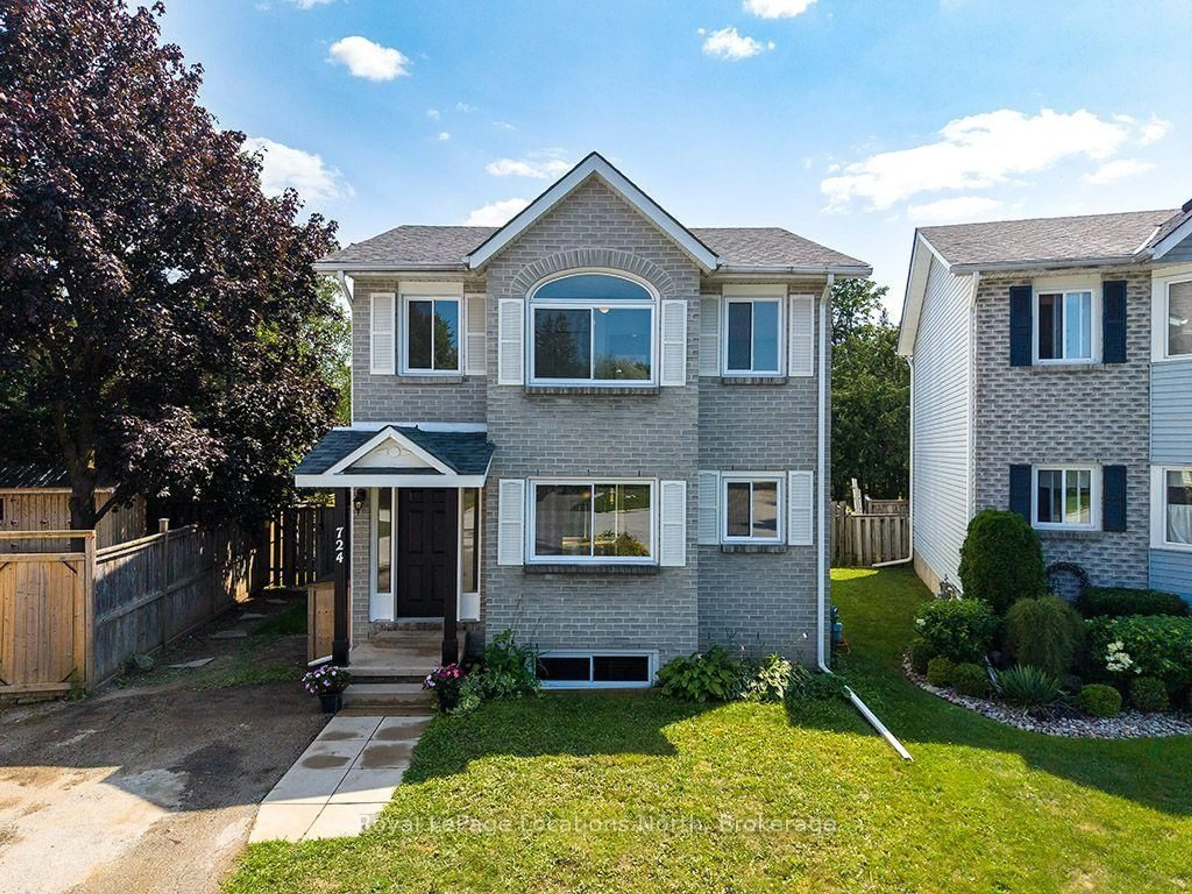 Home with vinyl exterior material, street for 724 Ste Marie St, Collingwood Ontario L9Y 4T5