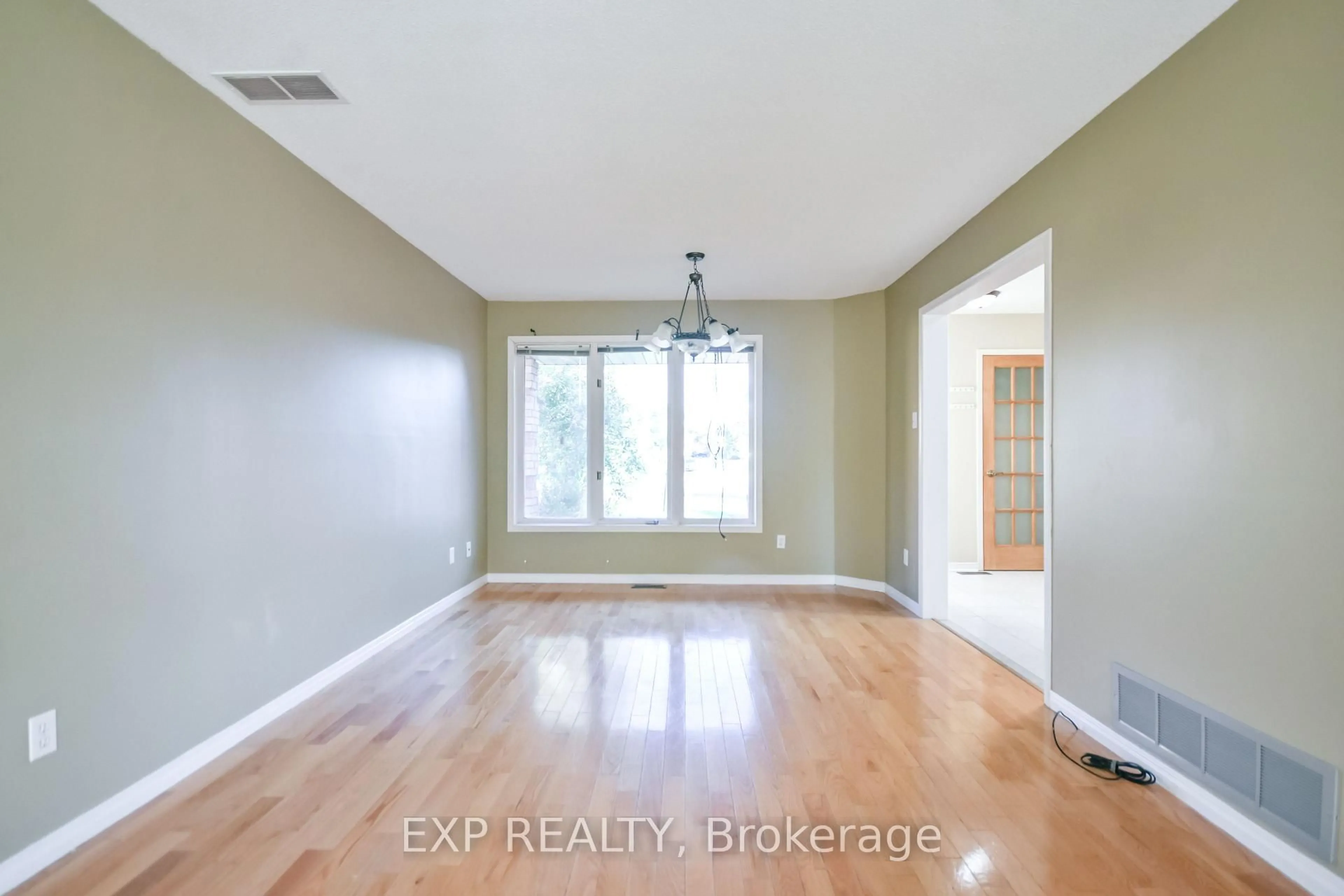 A pic of a room for 157 Livingstone St, Barrie Ontario L4N 7J7