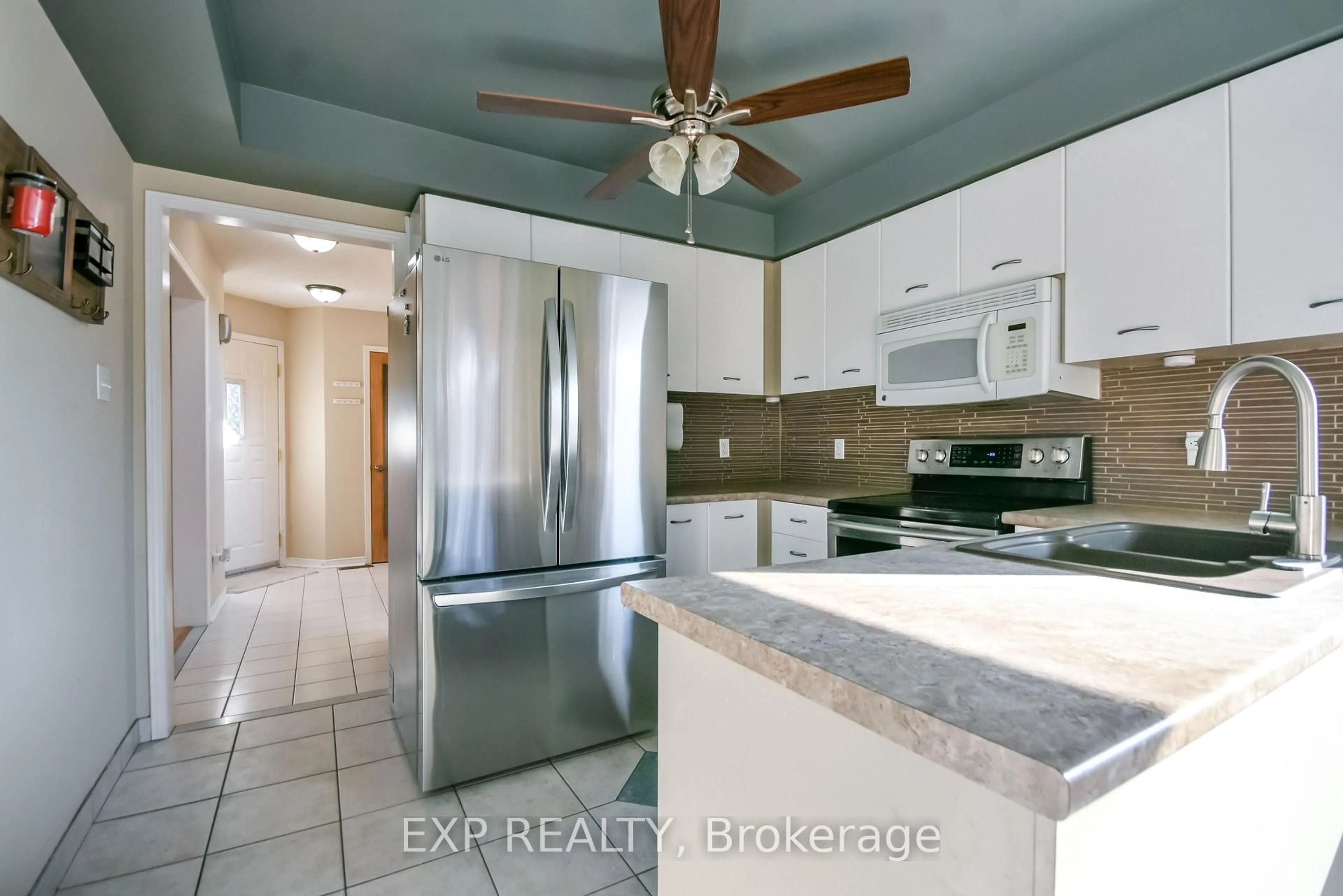Standard kitchen, ceramic/tile floor for 157 Livingstone St, Barrie Ontario L4N 7J7