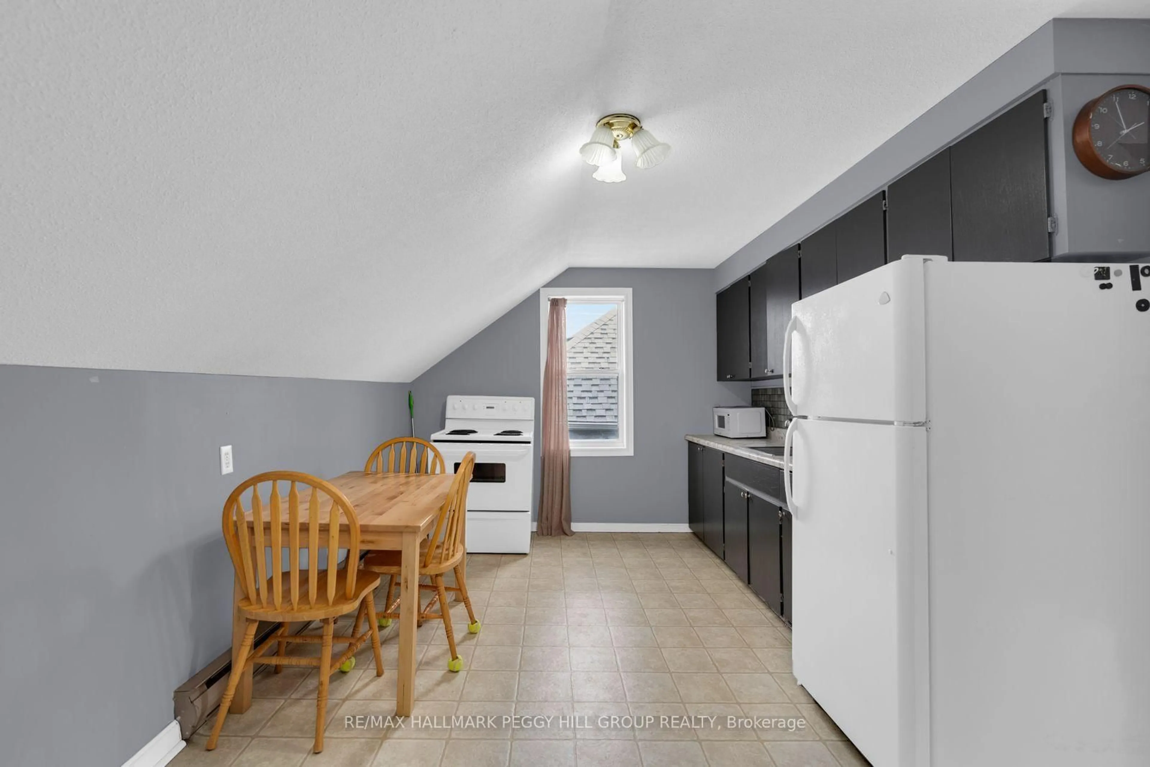 Standard kitchen, unknown for 246 Mary St, Orillia Ontario L3V 3E6