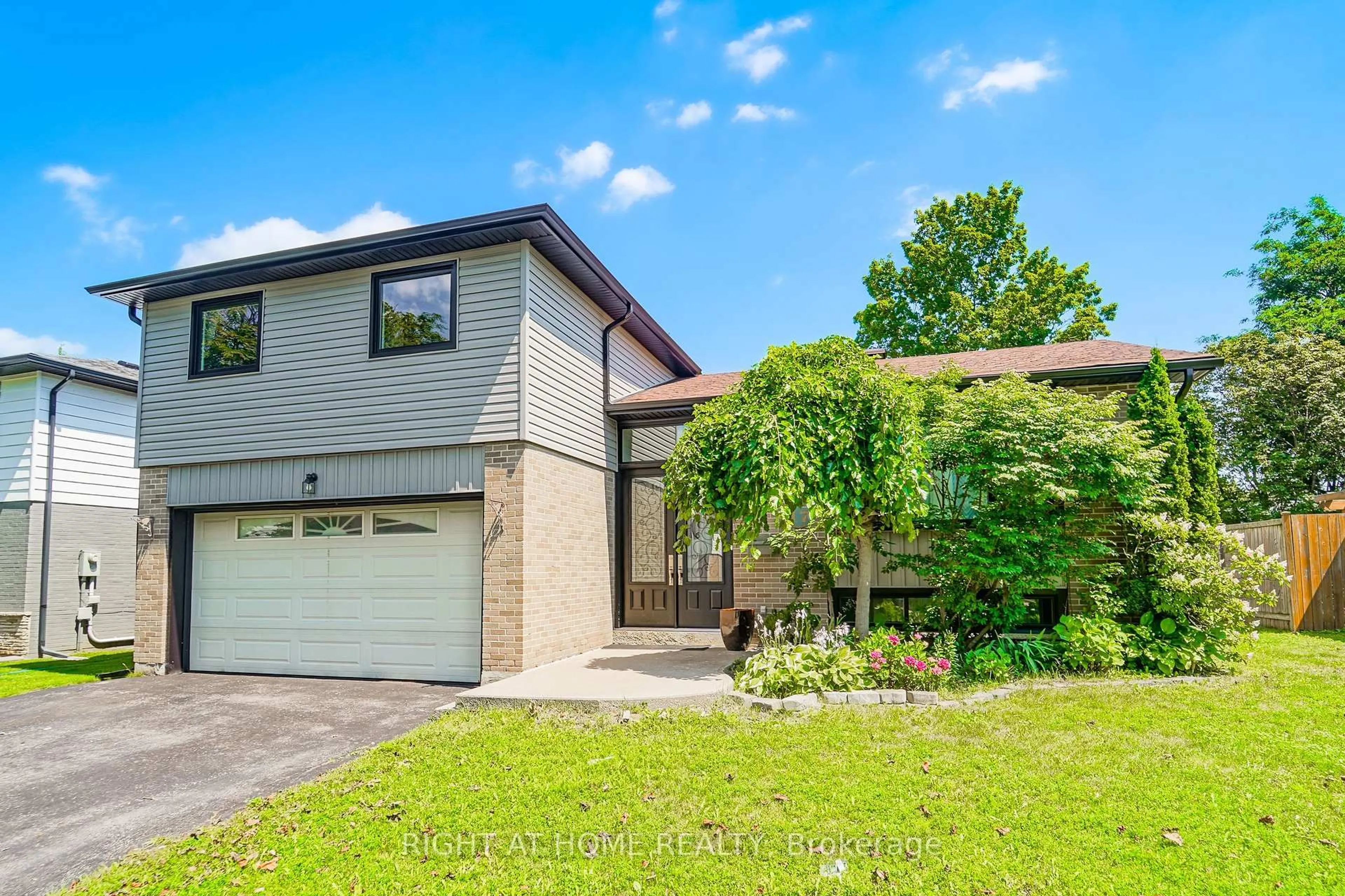 Home with brick exterior material, street for 17 Clover Ave, Barrie Ontario L4N 3M7