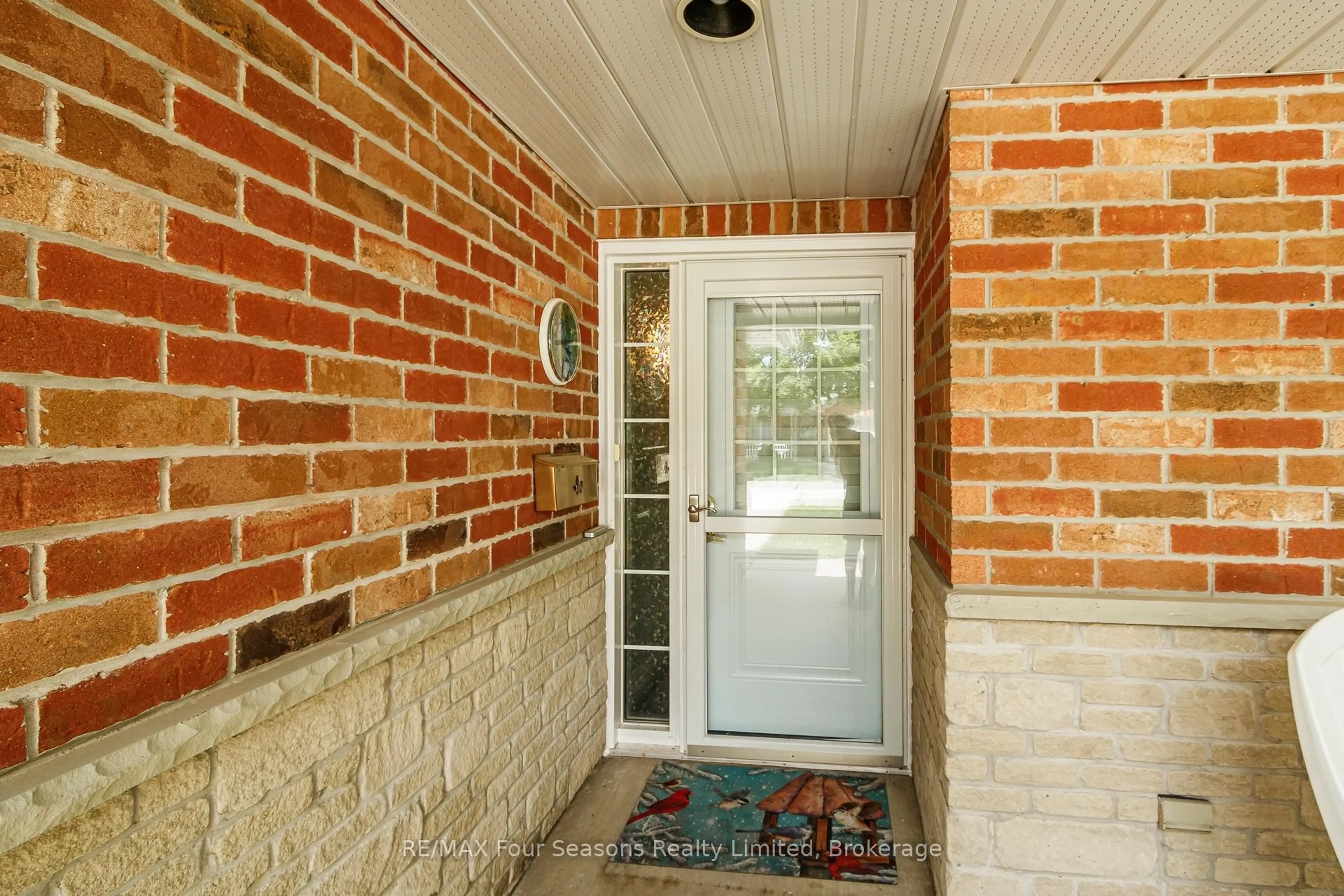 Indoor entryway for 275 Huron St #27, Clearview Ontario L0M 1S0