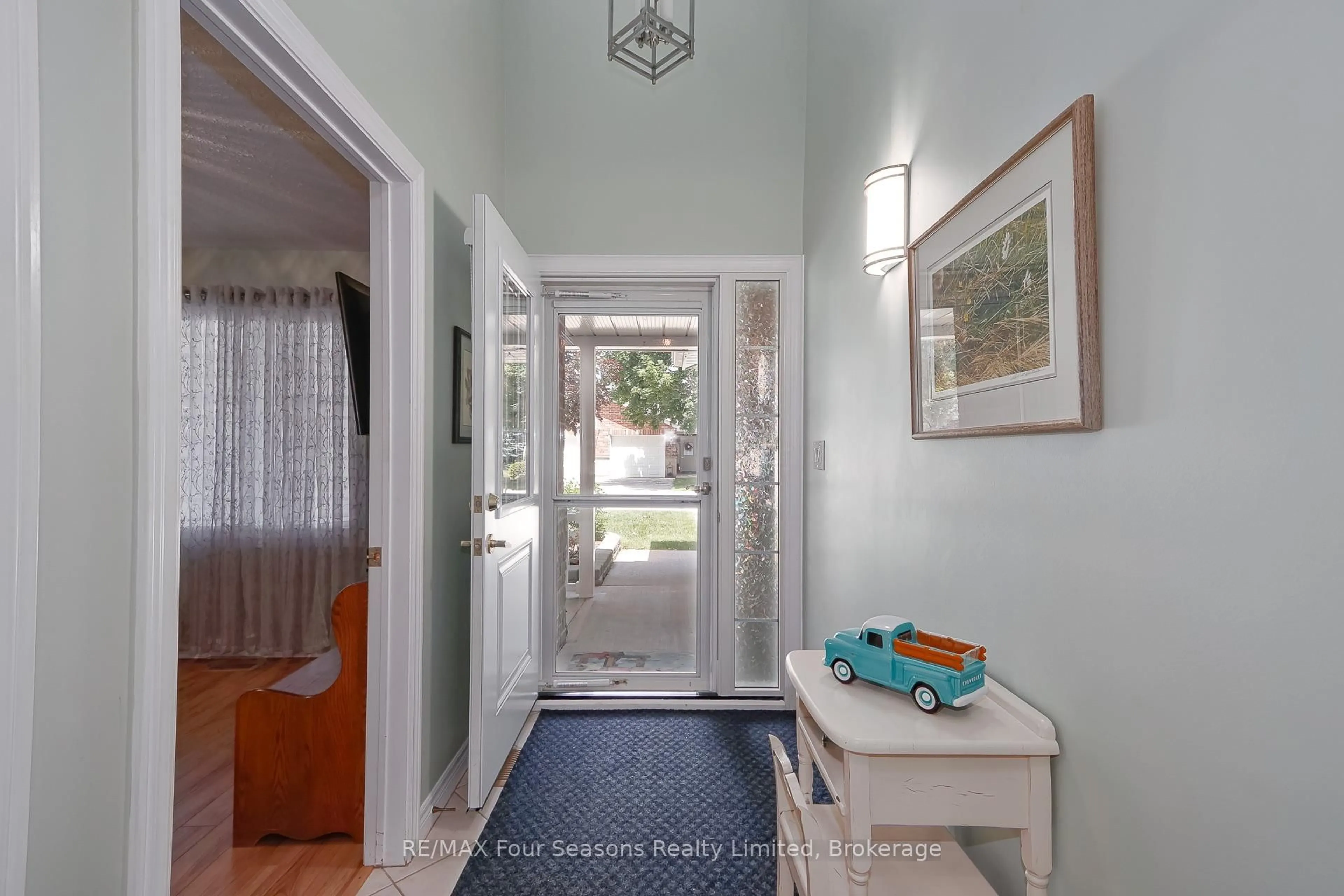 Indoor entryway for 275 Huron St #27, Clearview Ontario L0M 1S0