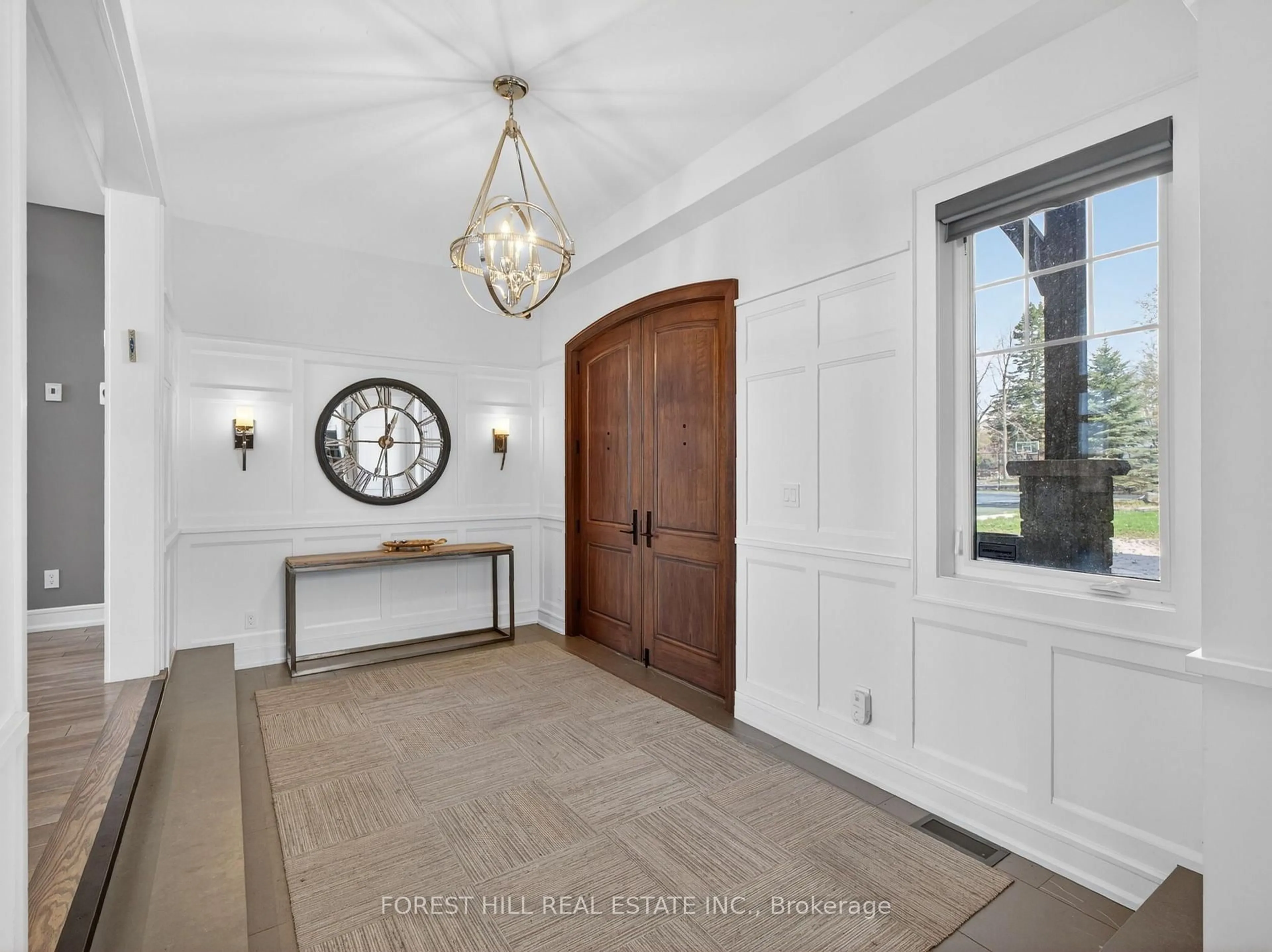 Indoor entryway for 44-46 Gray Lane, Barrie Ontario L4N 7T1