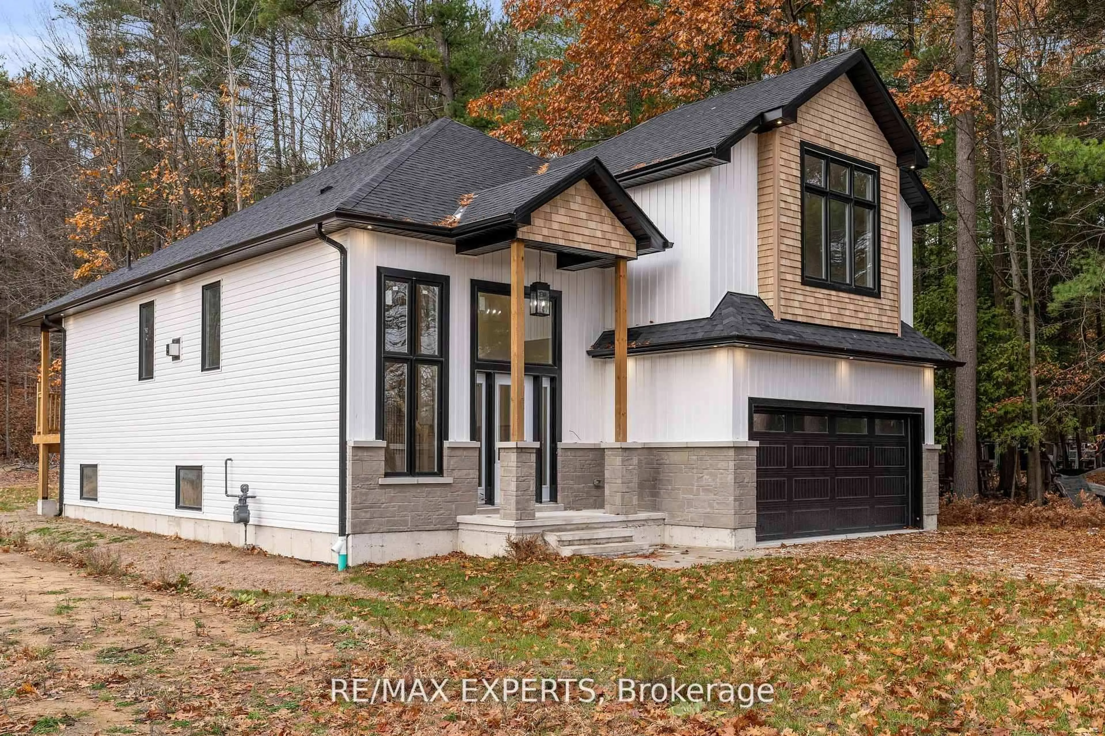 Home with brick exterior material, street for 506 Golf Course Rd, Wasaga Beach Ontario L9Z 1S5