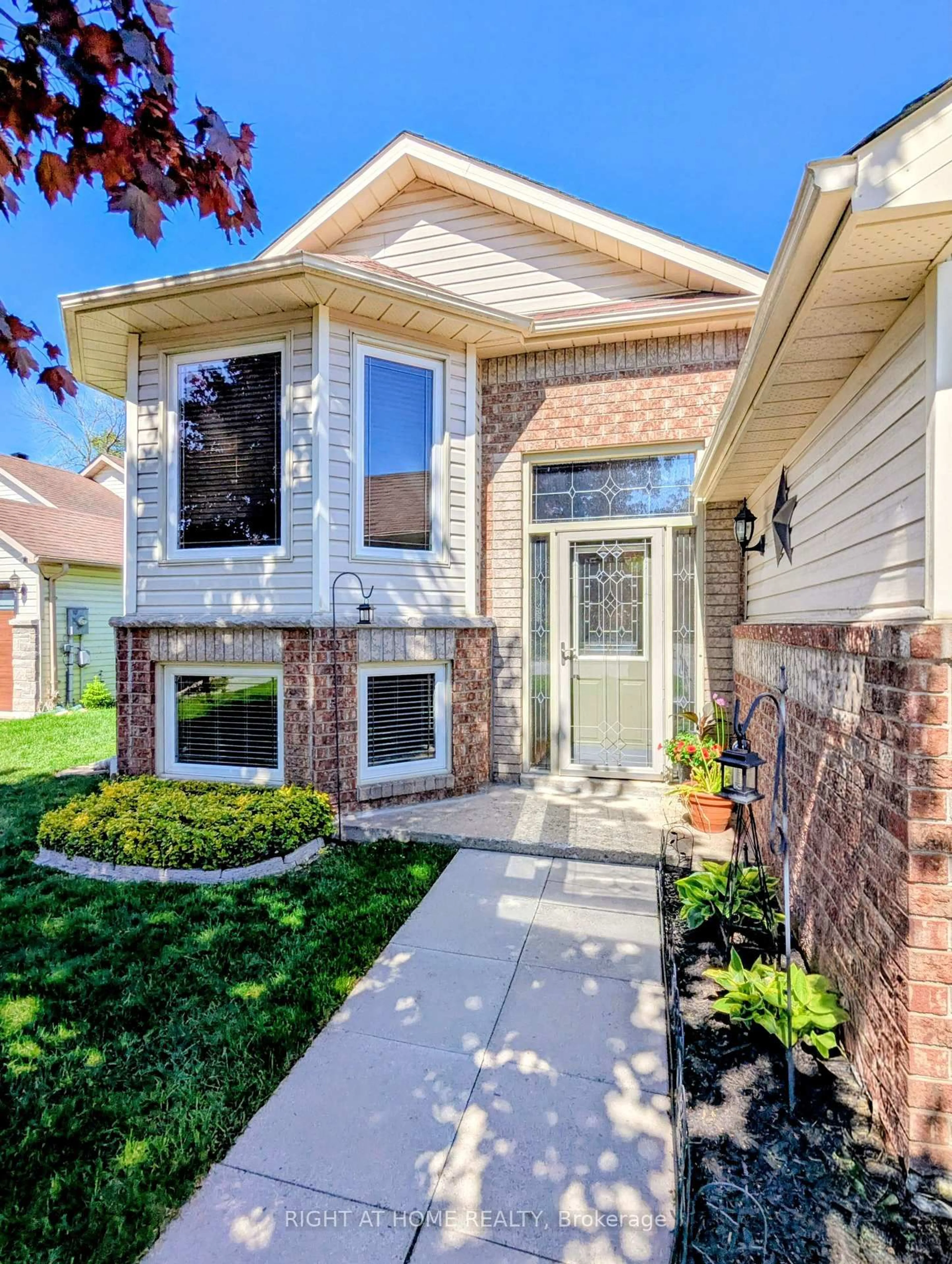 Home with brick exterior material, street for 22 Donald Cres, Wasaga Beach Ontario L9Z 1E1
