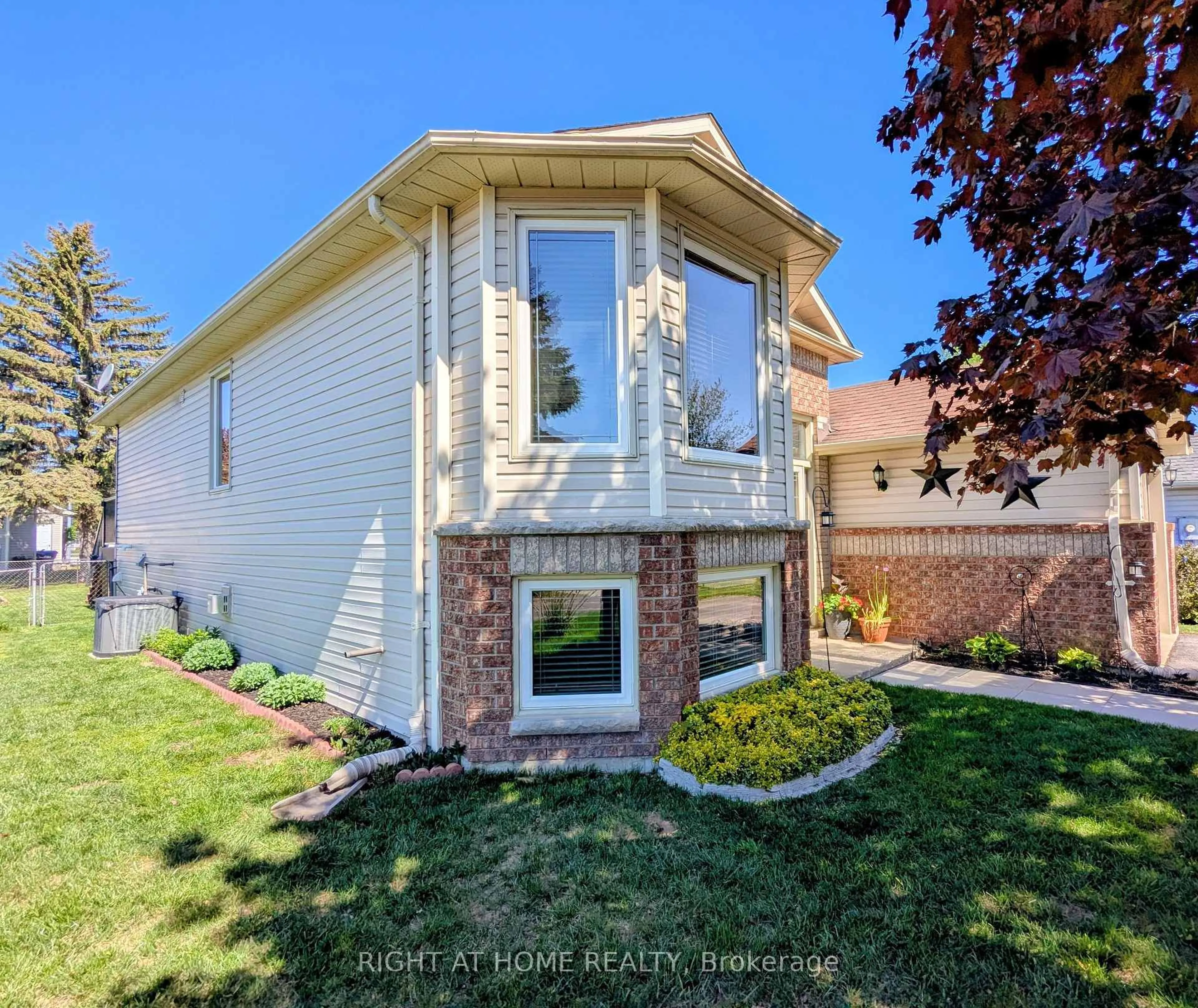 Home with brick exterior material, street for 22 Donald Cres, Wasaga Beach Ontario L9Z 1E1