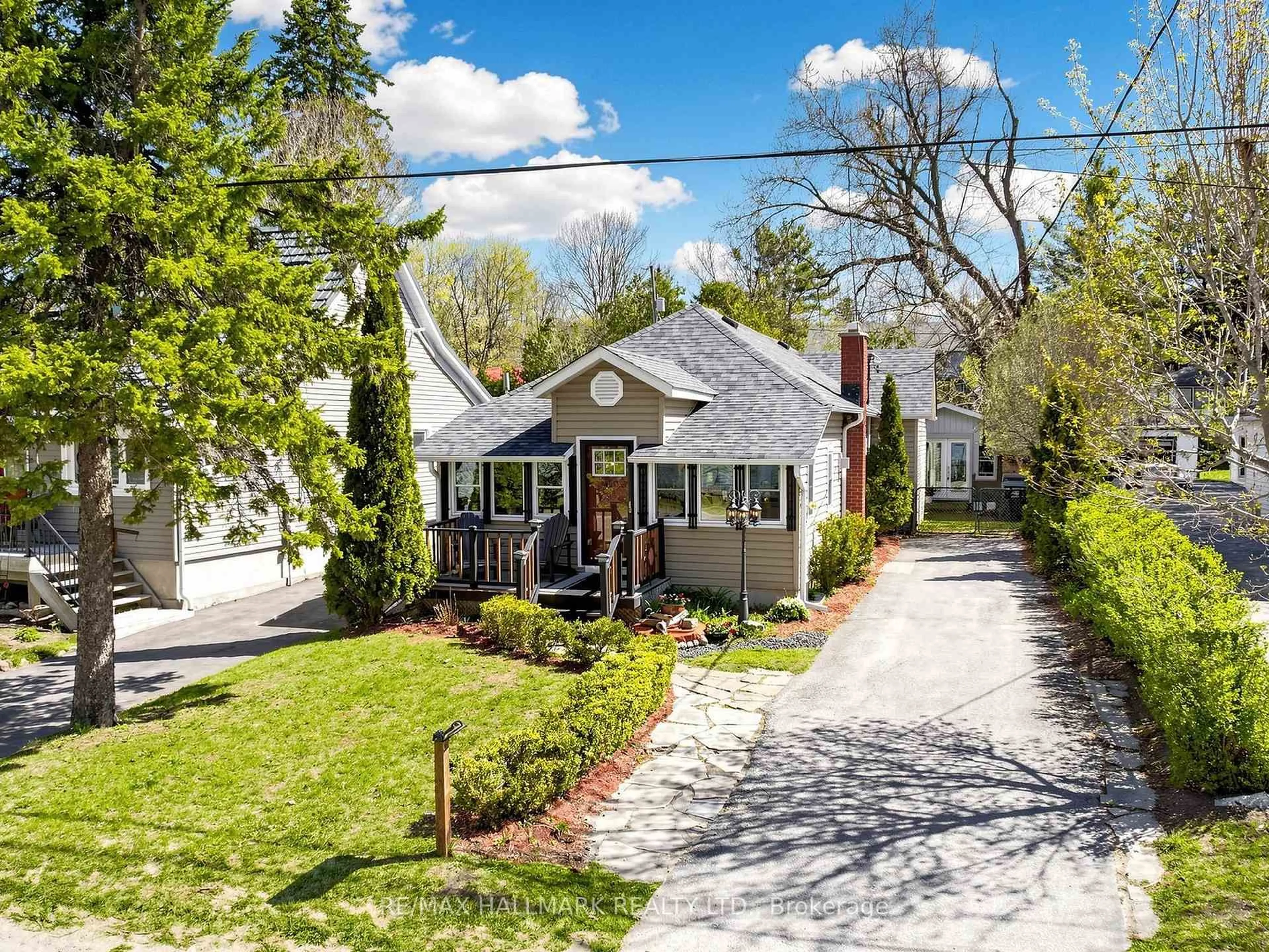 A pic from outside/outdoor area/front of a property/back of a property/a pic from drone, street for 1199 Line 15, Oro-Medonte Ontario L3V 8J1