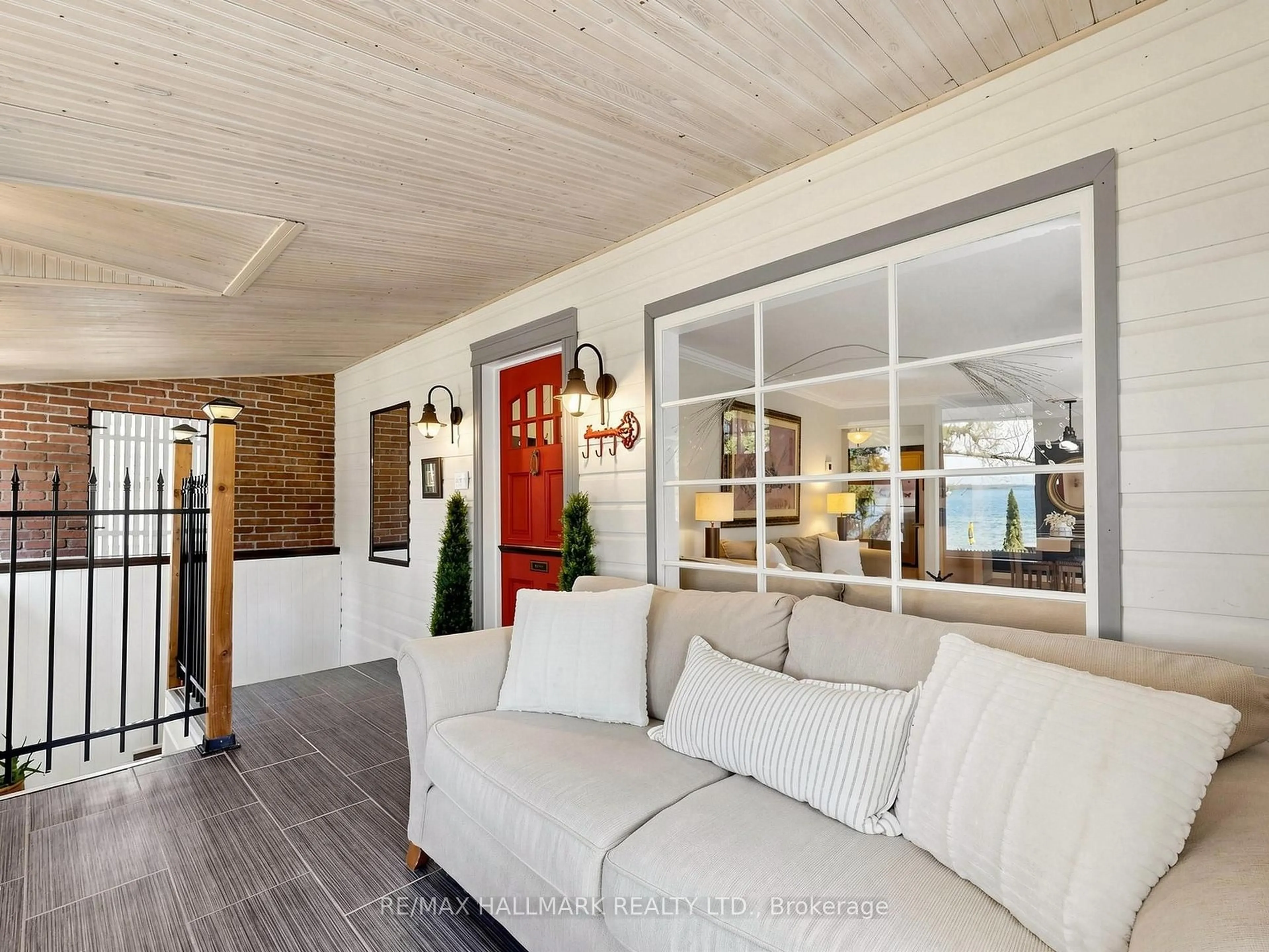 Indoor entryway for 1199 Line 15, Oro-Medonte Ontario L3V 8J1