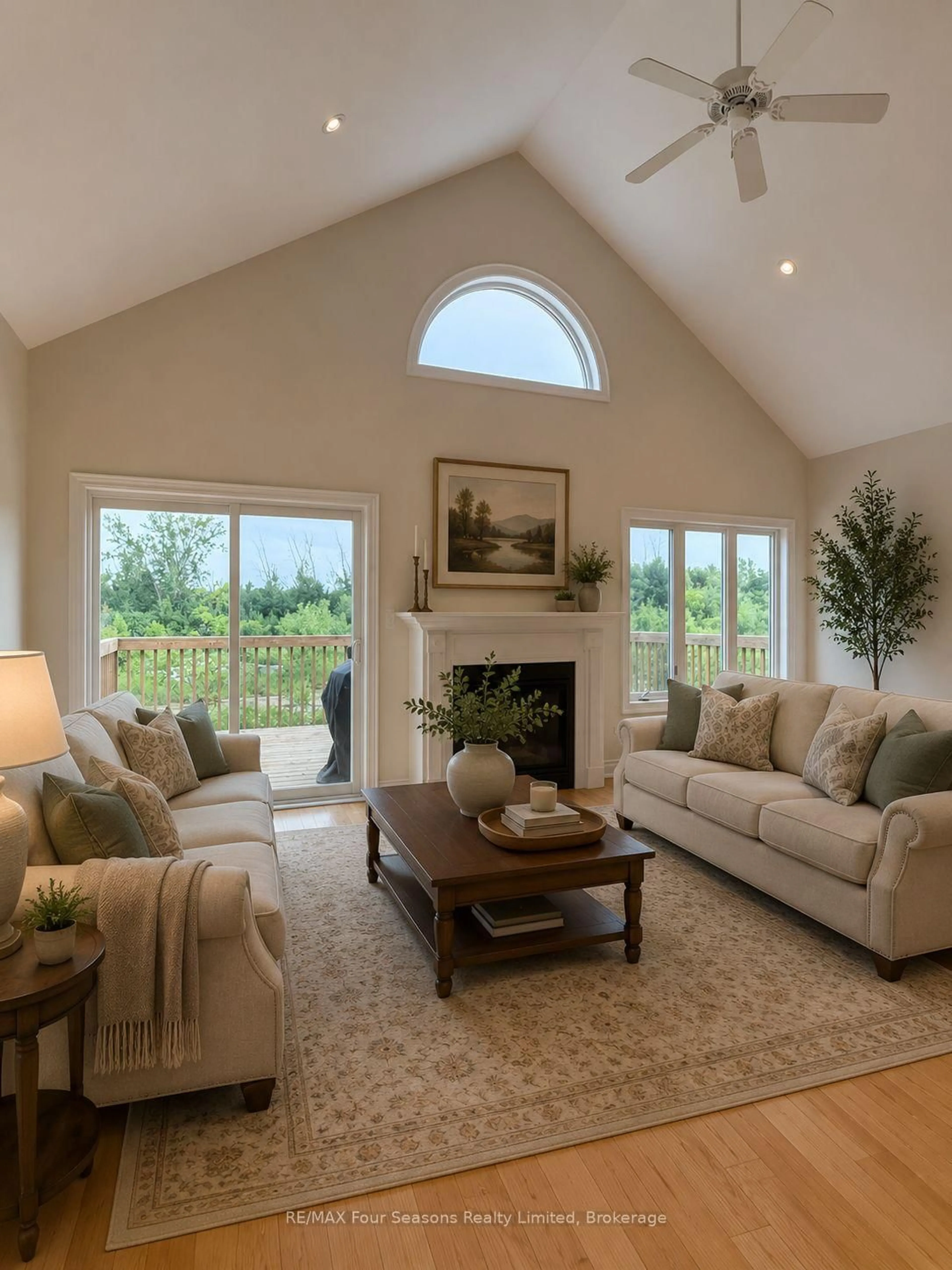 Living room with furniture, unknown for 100 Kari Cres, Collingwood Ontario L9Y 5B4