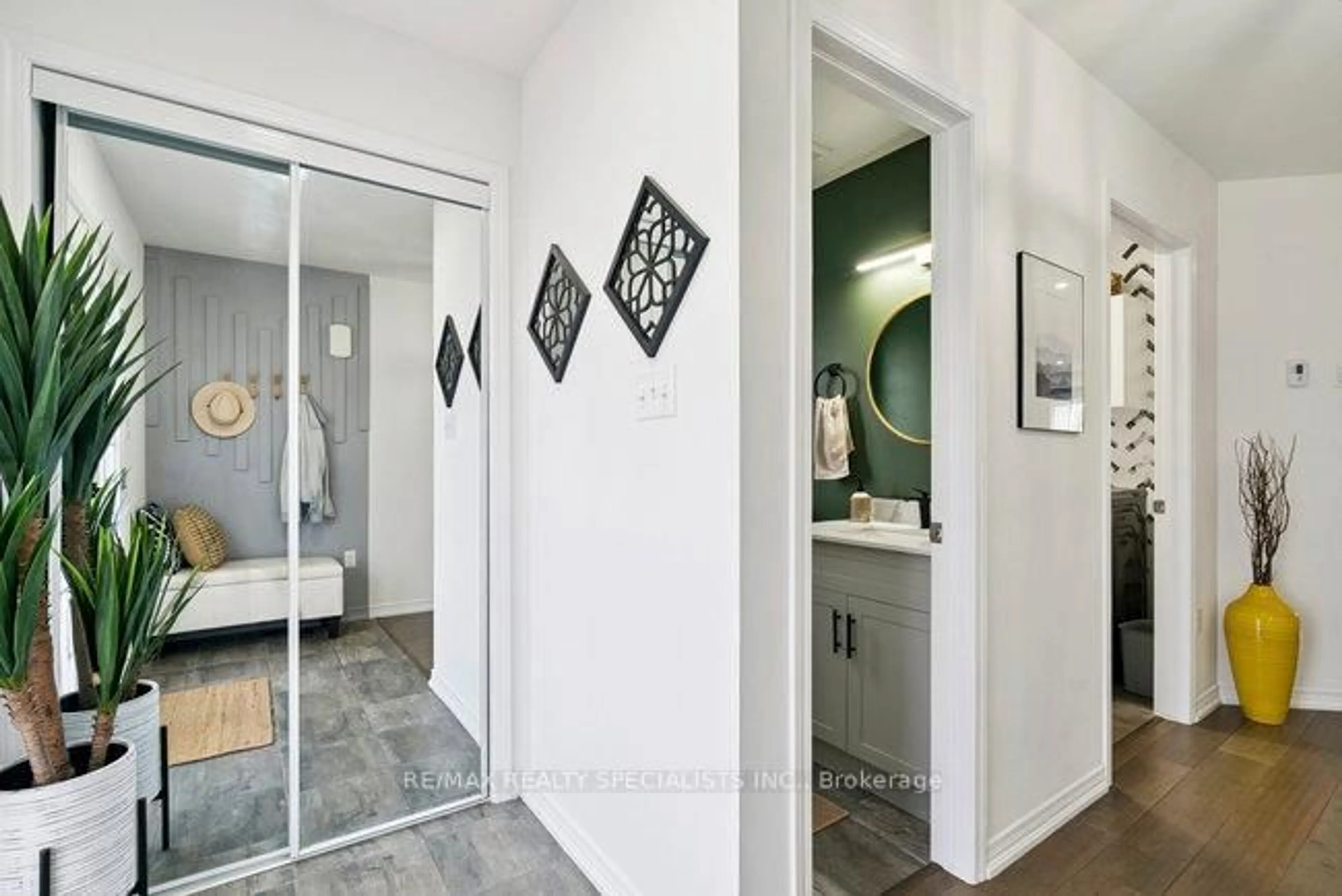 Indoor entryway for 50 Olympic Gate, Barrie Ontario L9J 0H9
