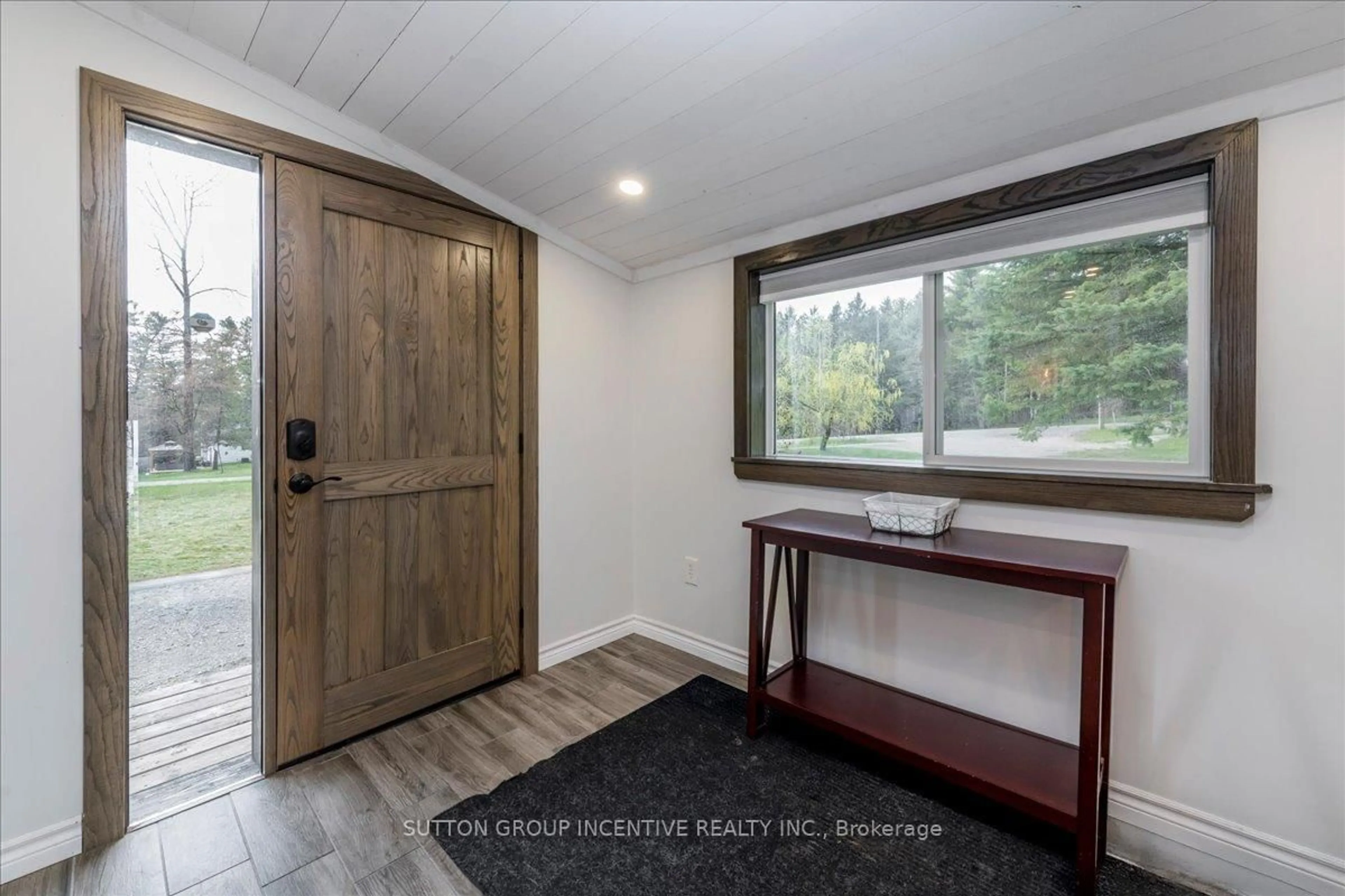 Indoor entryway for 1823 Coopers Falls Rd, Ramara Ontario L0K 2B0