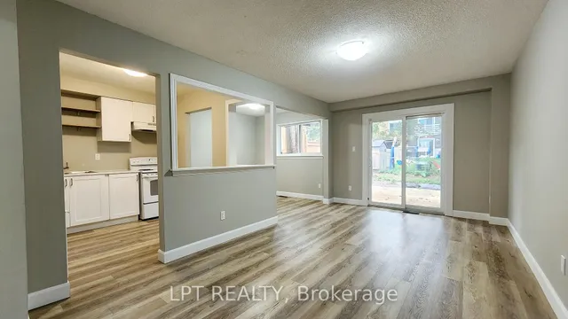 38 Chaucer Cres, Barrie 5