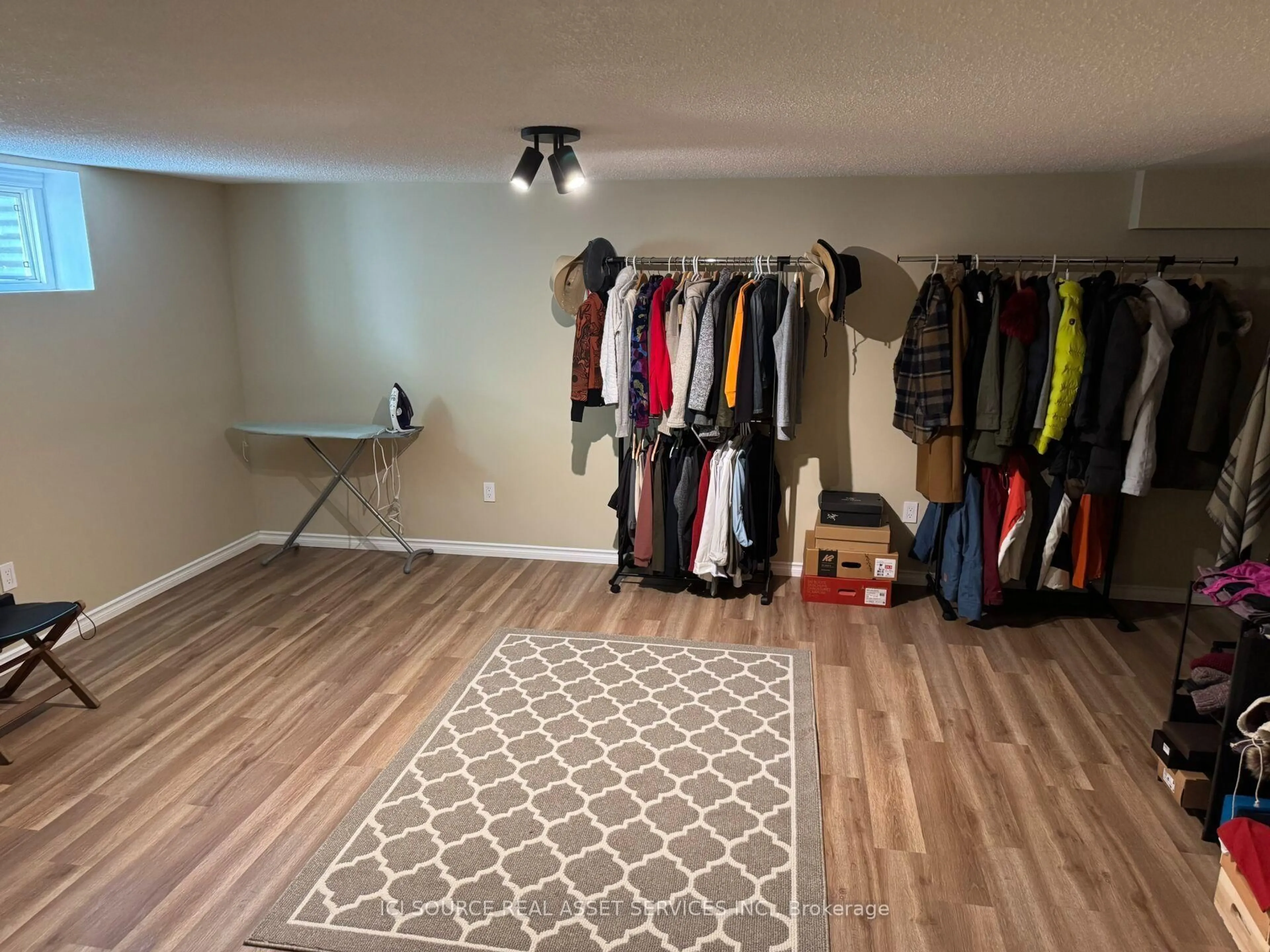Storage room or clothes room or walk-in closet for 95 Melrose Ave, Wasaga Beach Ontario L9Z 2T2
