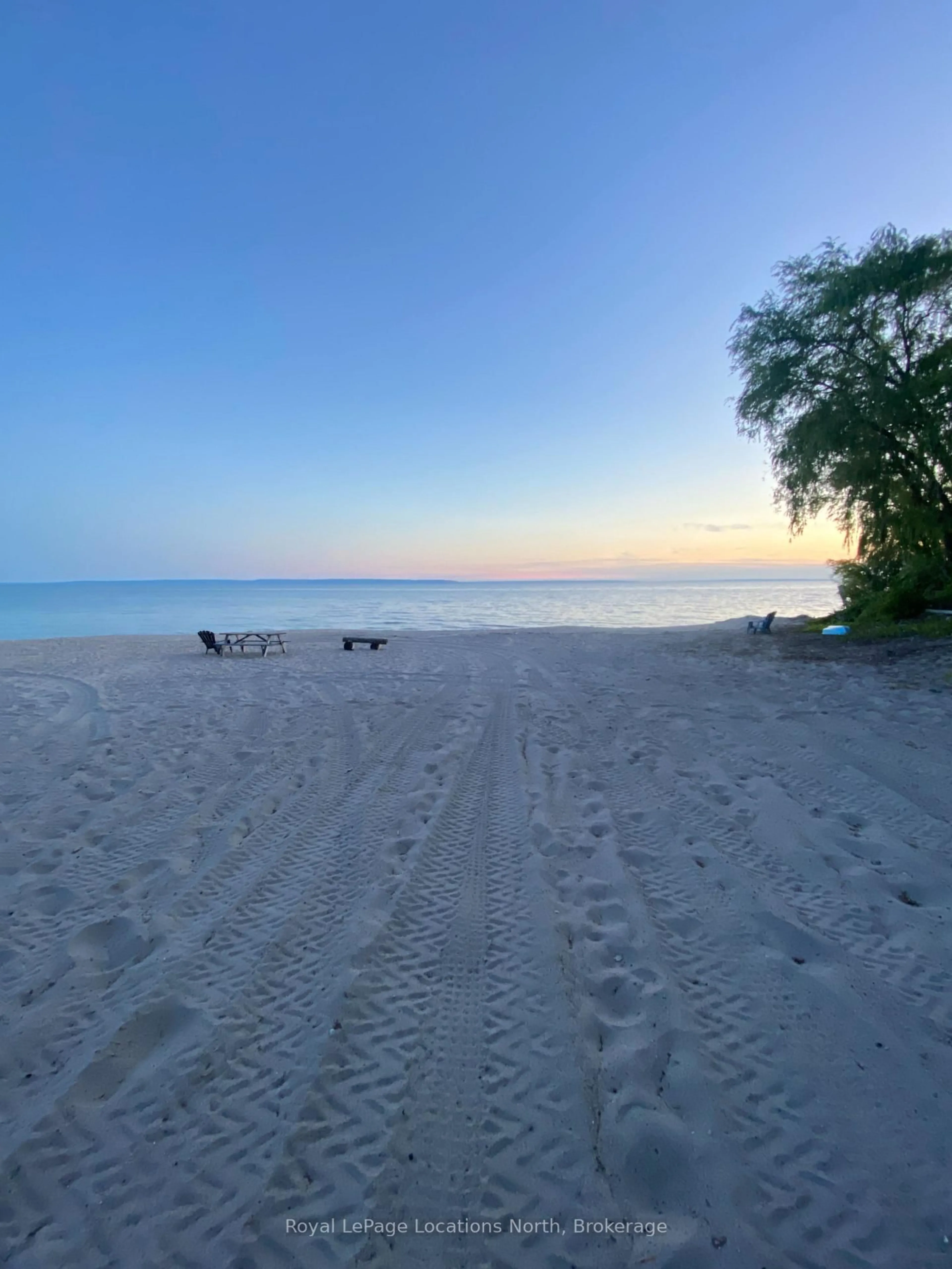 Blurry image for 1204 Tiny Beaches Road North Rd, Tiny Ontario L9M 0H7