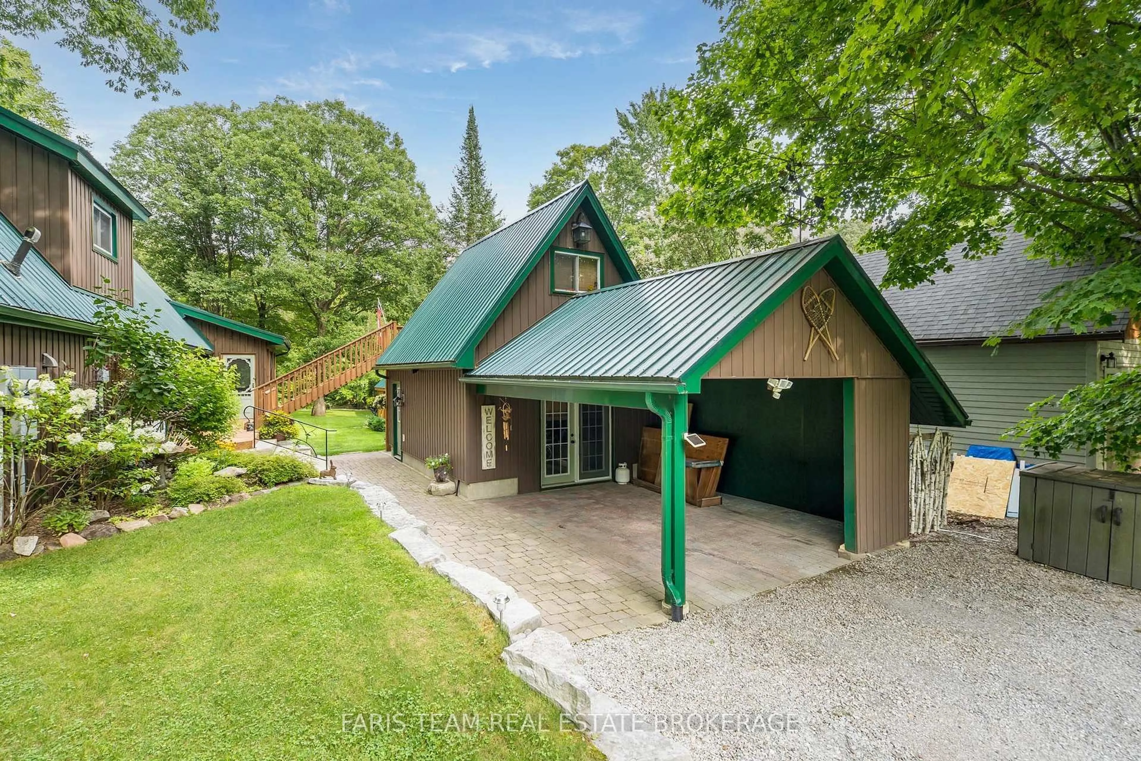 A pic from outside/outdoor area/front of a property/back of a property/a pic from drone, unknown for 7353 Davy Dr, Ramara Ontario L0K 1B0