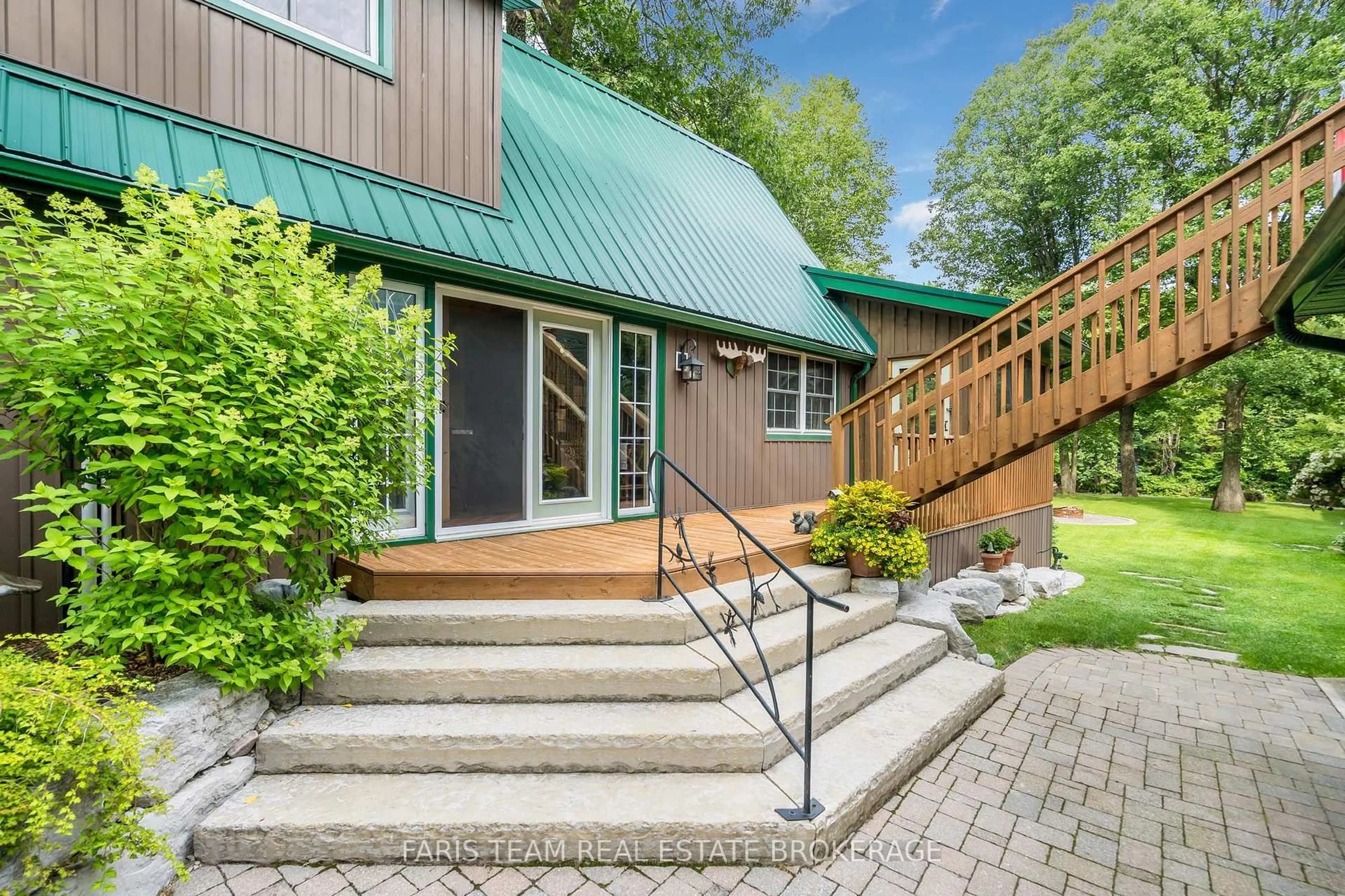 Patio, mountain view for 7353 Davy Dr, Ramara Ontario L0K 1B0