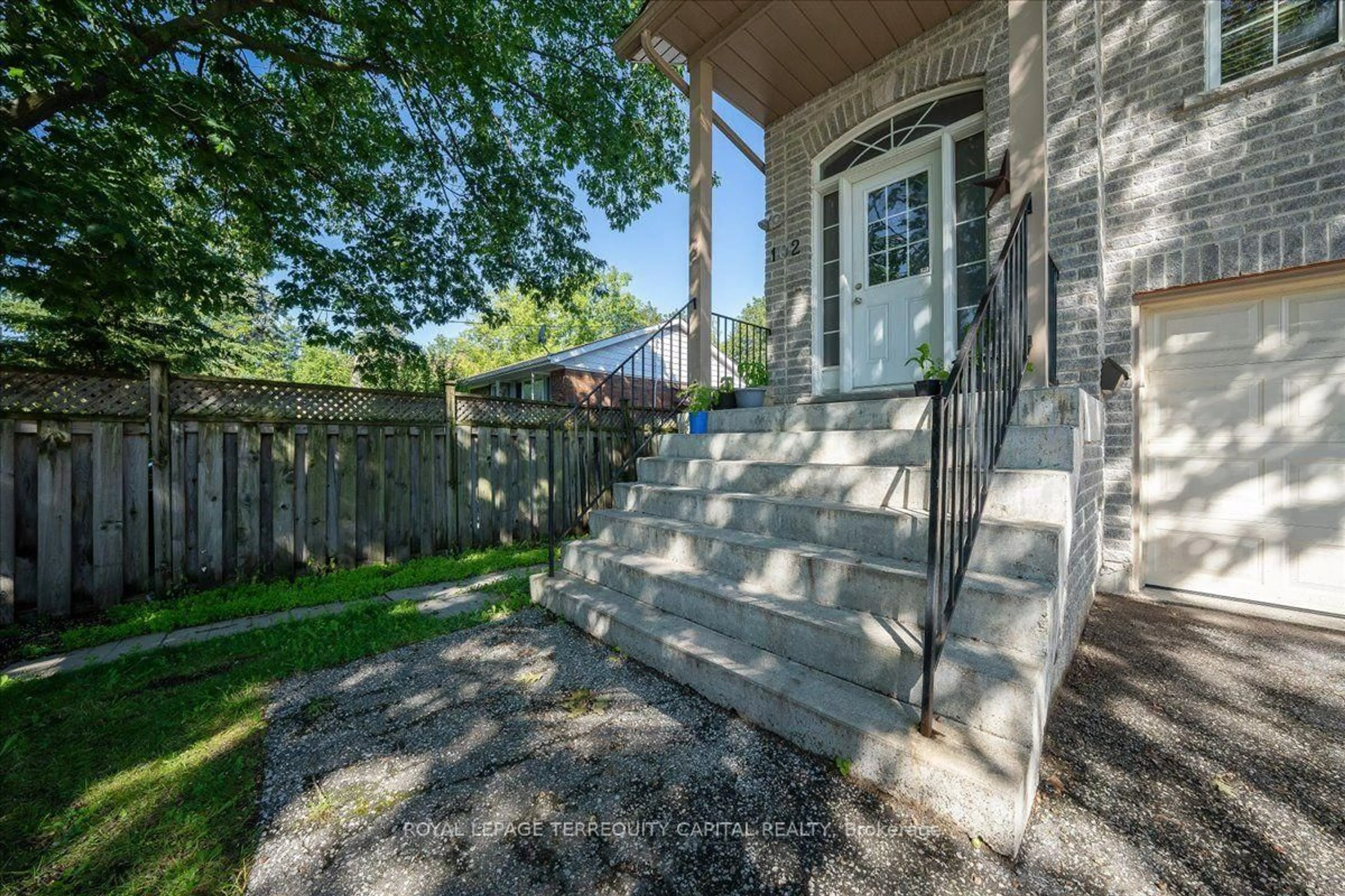 Unknown for 102 Henry St, Barrie Ontario L4N 1C8