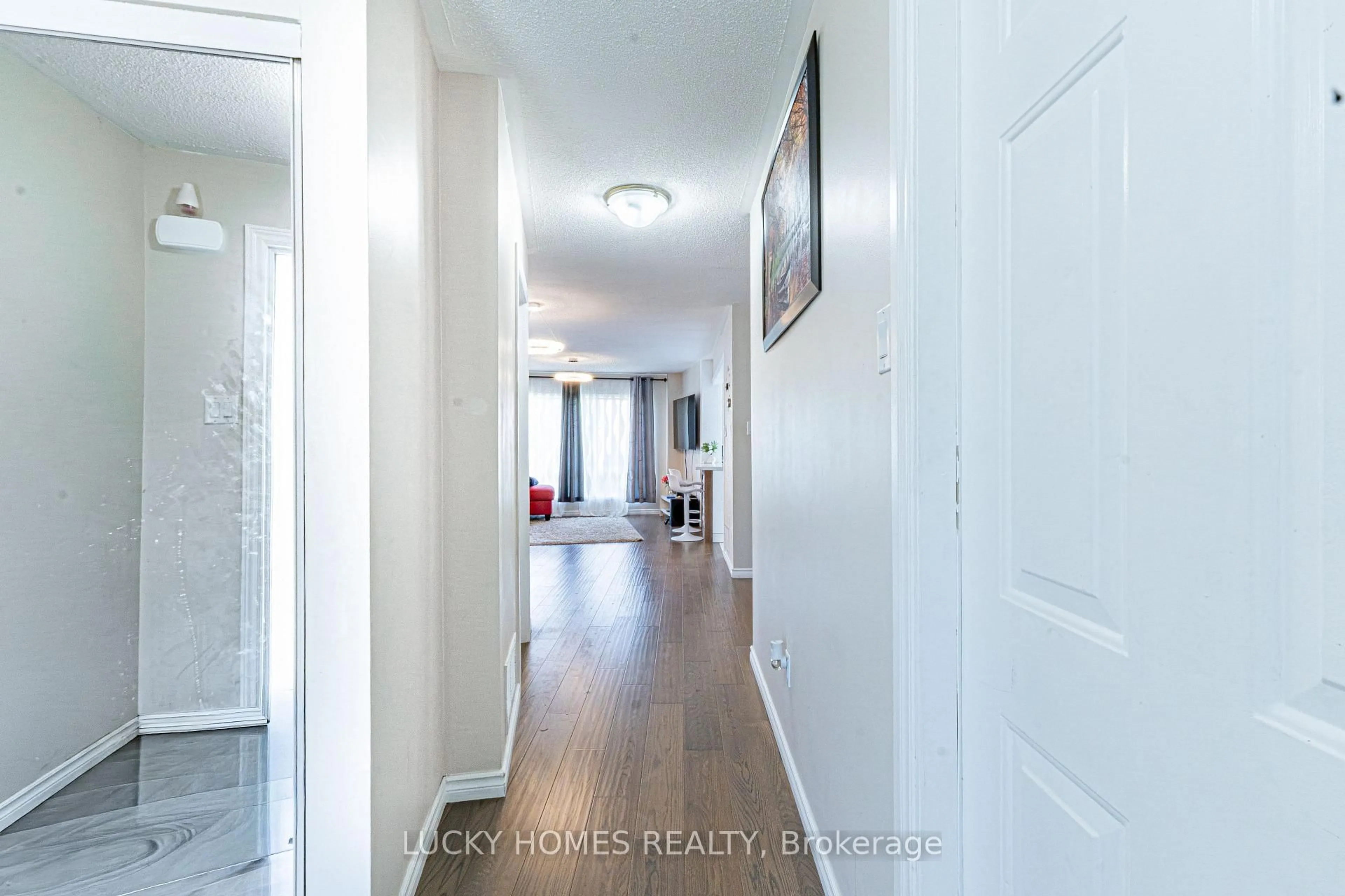 Indoor entryway for 65 Lyfytt Cres, Barrie Ontario L4N 7X5