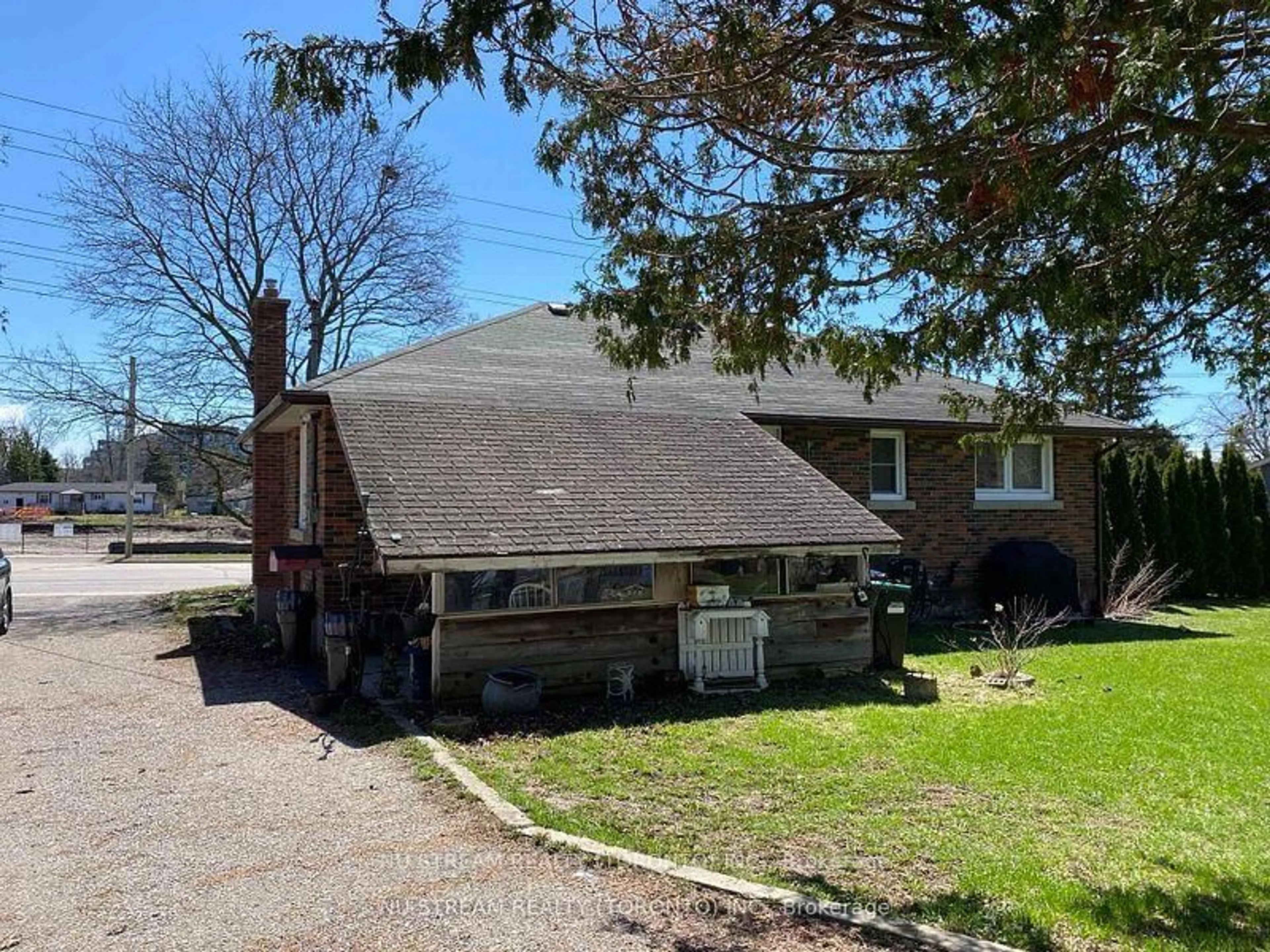 A pic from outside/outdoor area/front of a property/back of a property/a pic from drone, unknown for 548 Big Bay Point Rd, Barrie Ontario L4N 3Z5