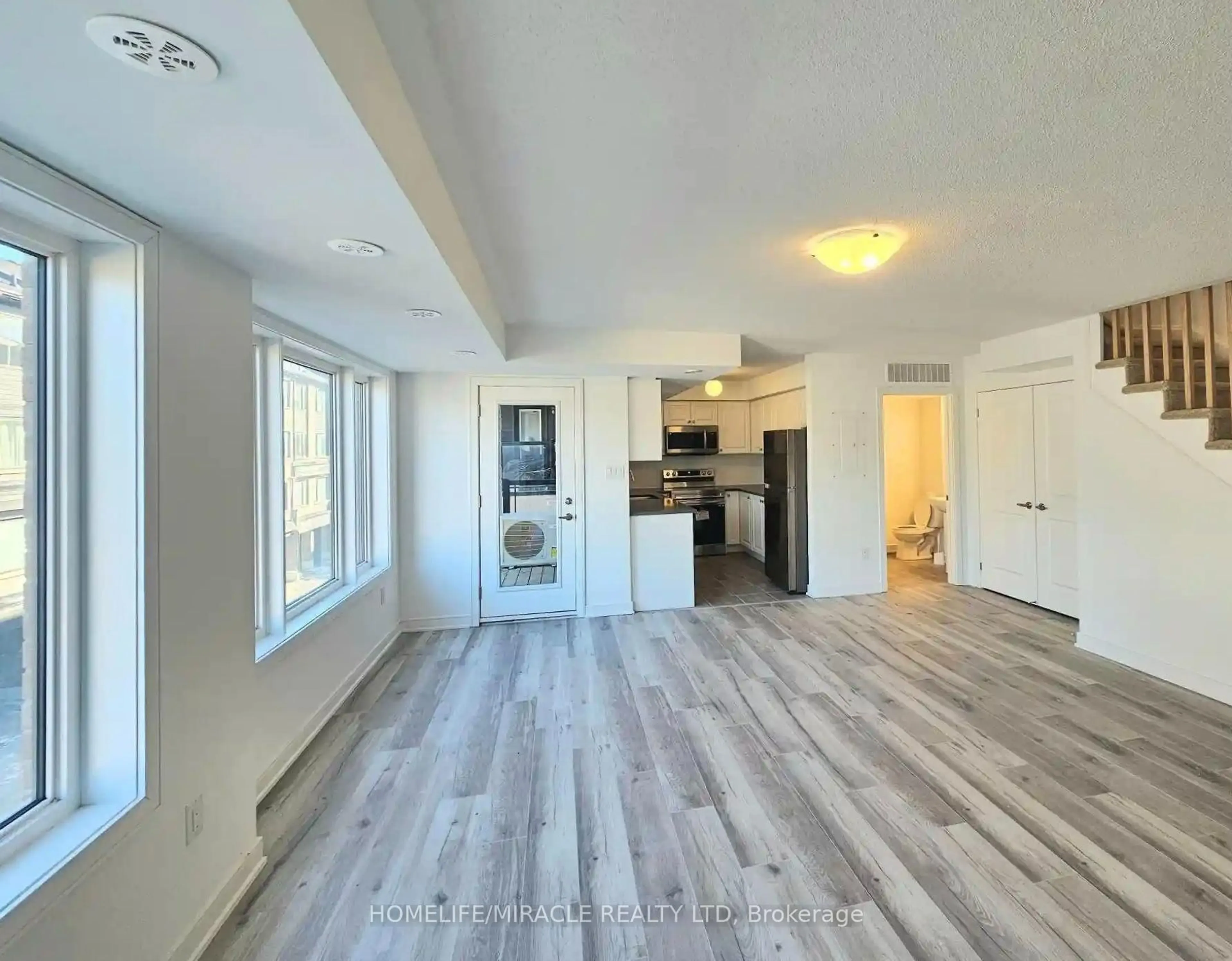 A pic of a room for 14 Magnolia Lane, Barrie Ontario L9J 0N9