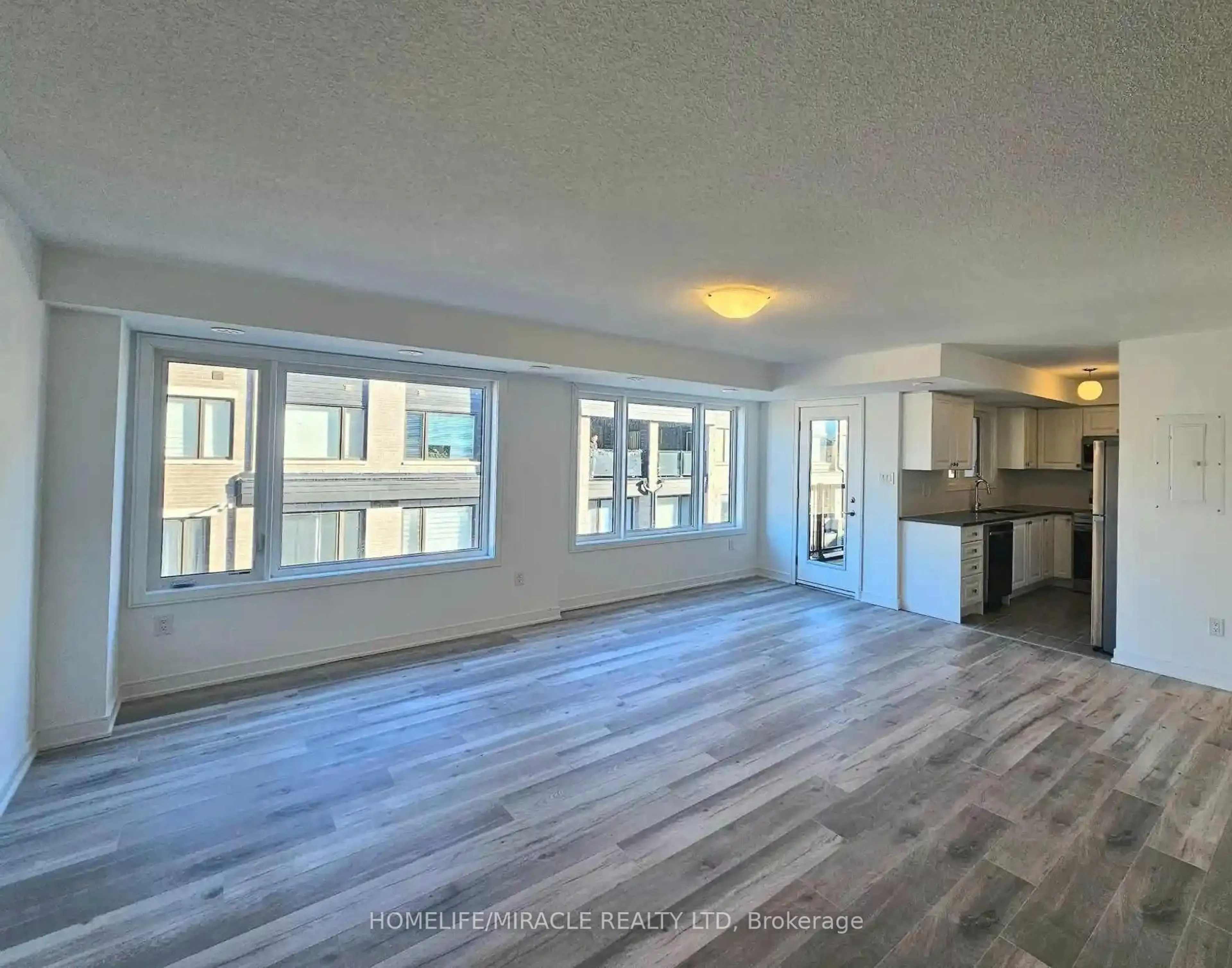A pic of a room for 14 Magnolia Lane, Barrie Ontario L9J 0N9