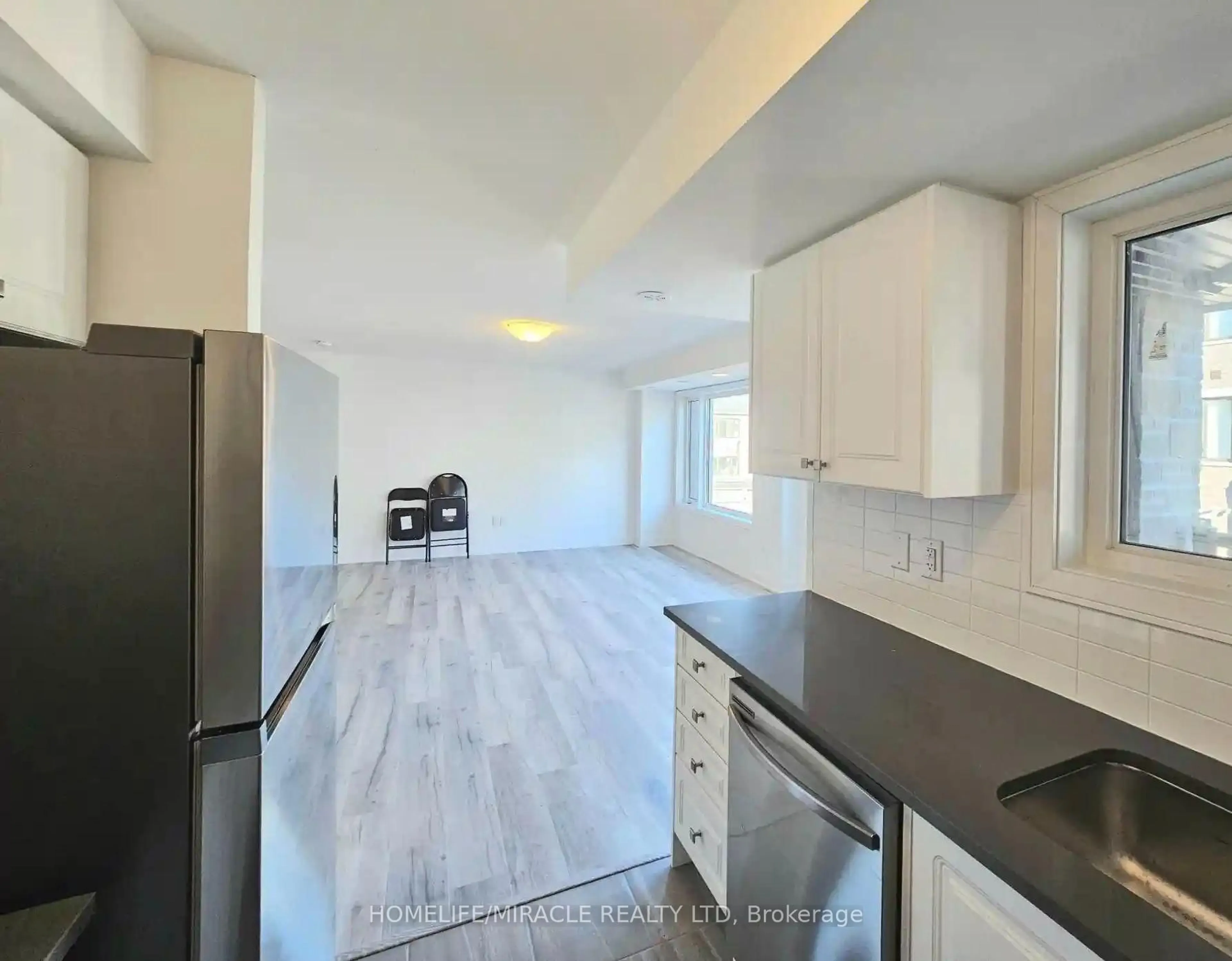 Open concept kitchen, unknown for 14 Magnolia Lane, Barrie Ontario L9J 0N9