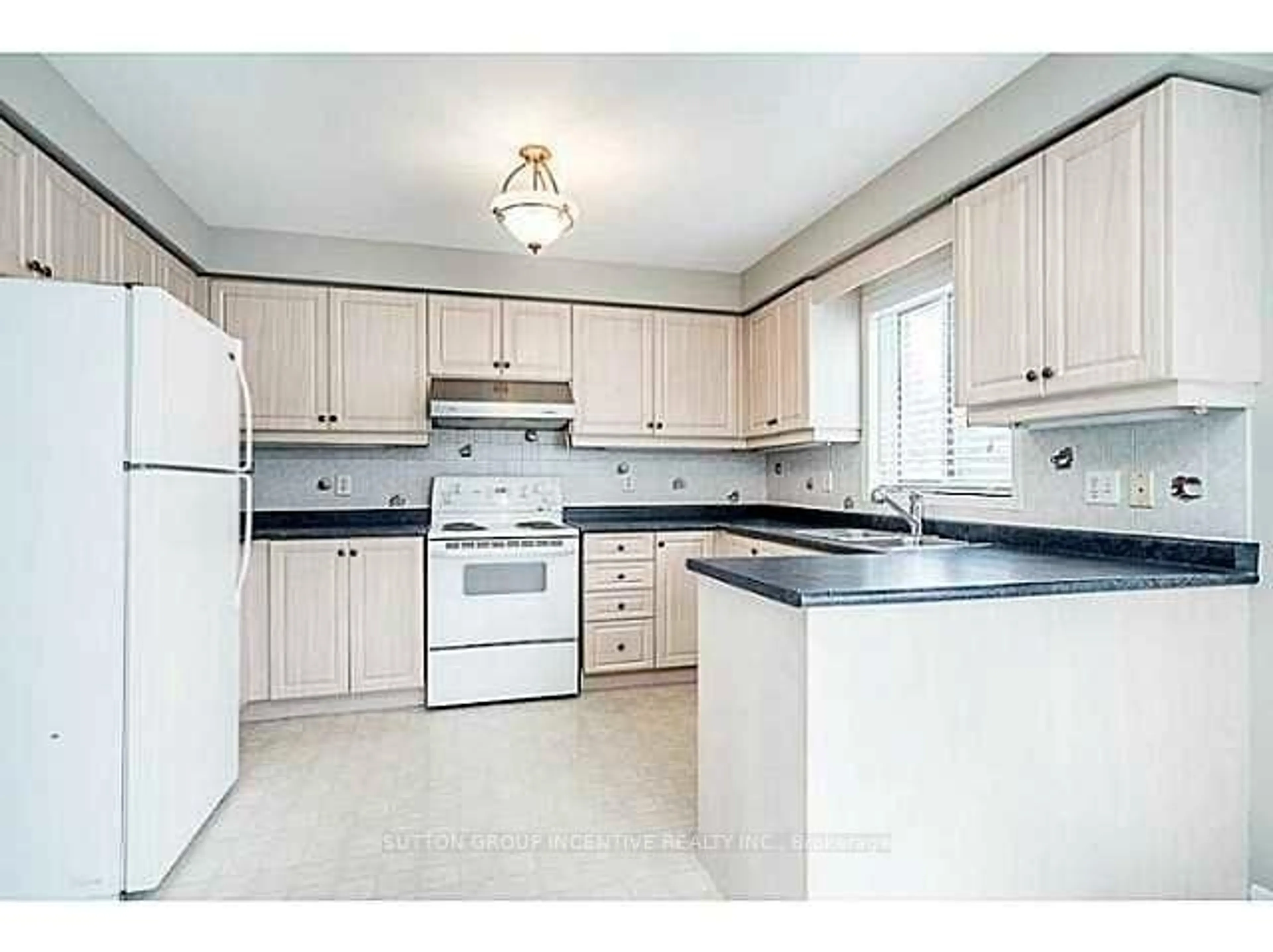Standard kitchen, ceramic/tile floor for 18 Merganser Crt, Barrie Ontario L4N 8W7