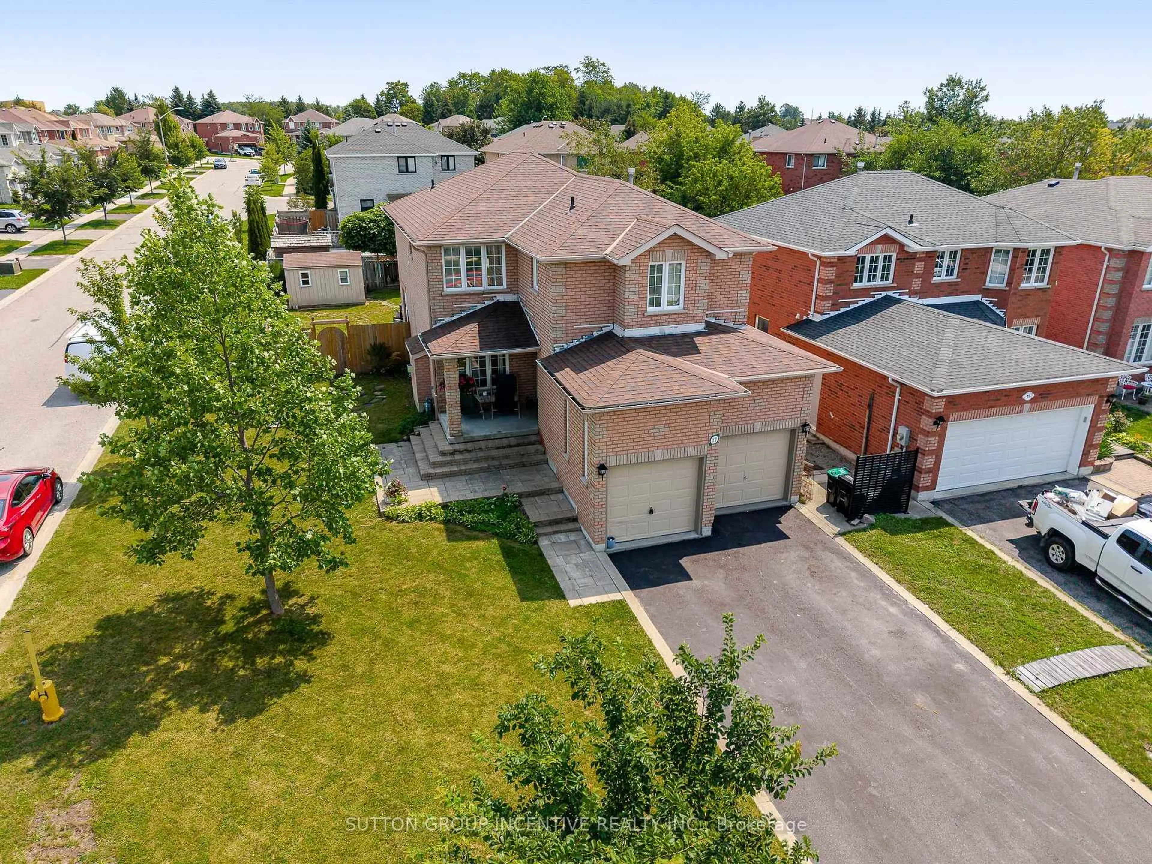 A pic from outside/outdoor area/front of a property/back of a property/a pic from drone, street for 17 Shaina Crt, Barrie Ontario L4N 9S6