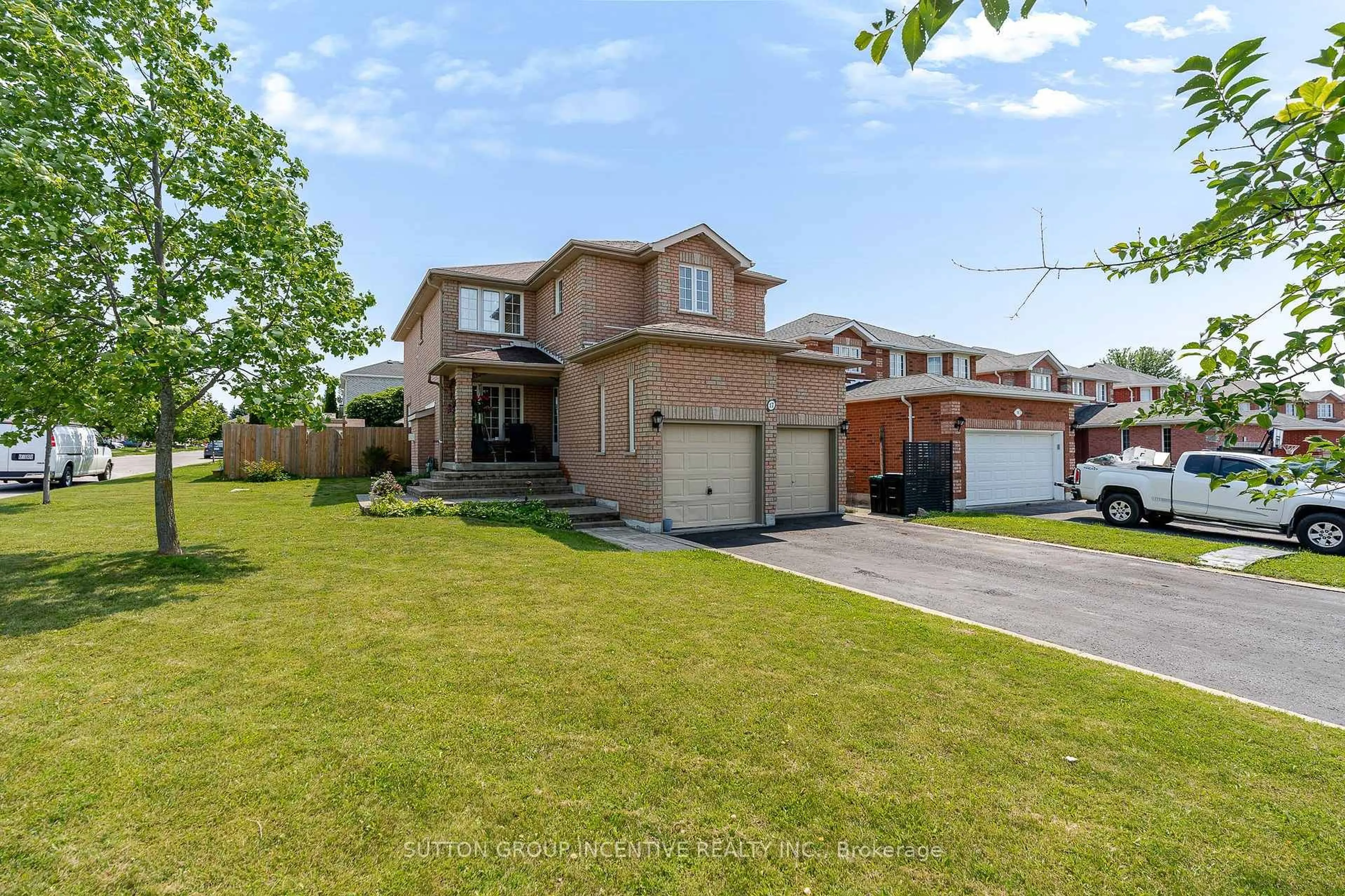Home with brick exterior material, street for 17 Shaina Crt, Barrie Ontario L4N 9S6