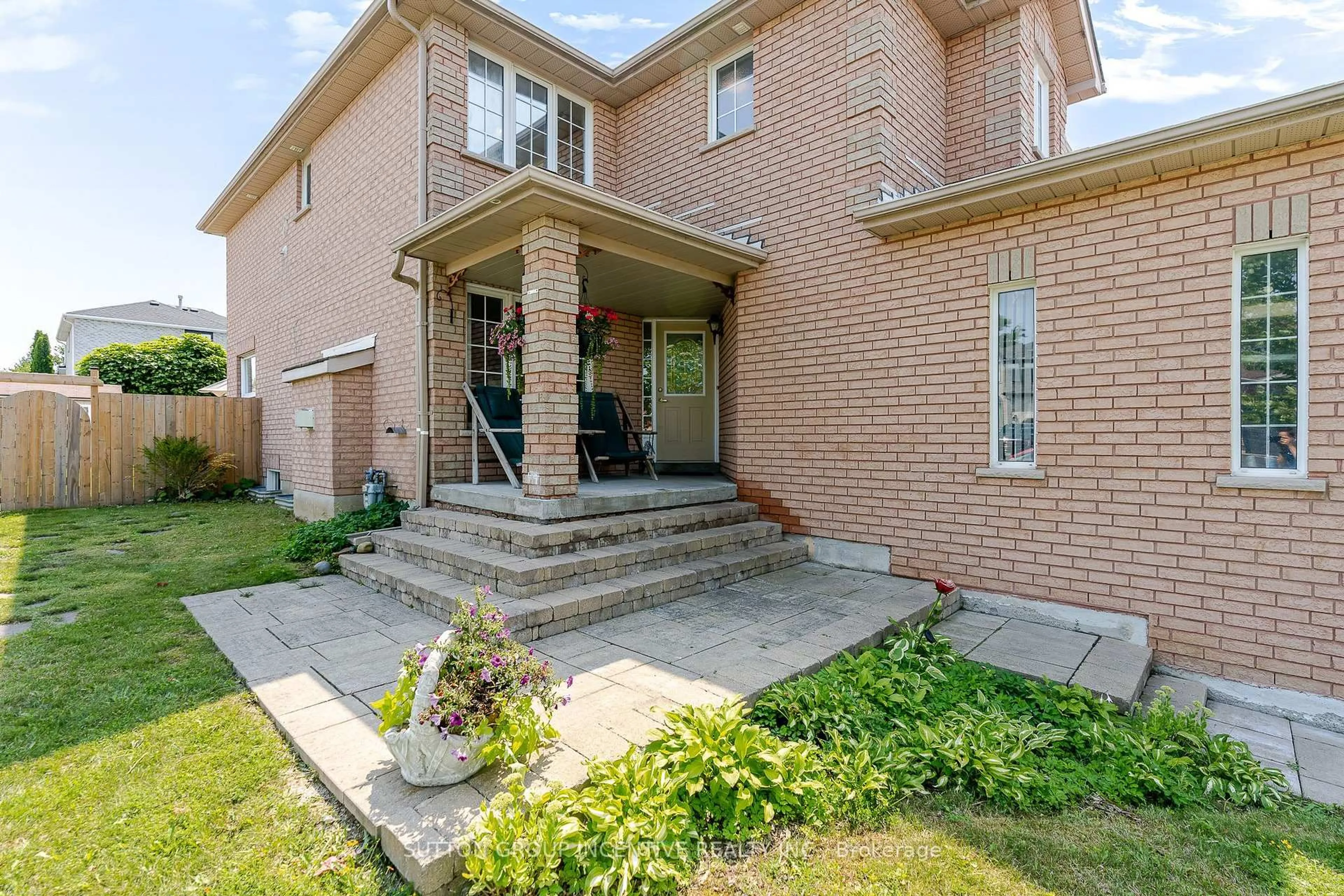 Home with brick exterior material, street for 17 Shaina Crt, Barrie Ontario L4N 9S6