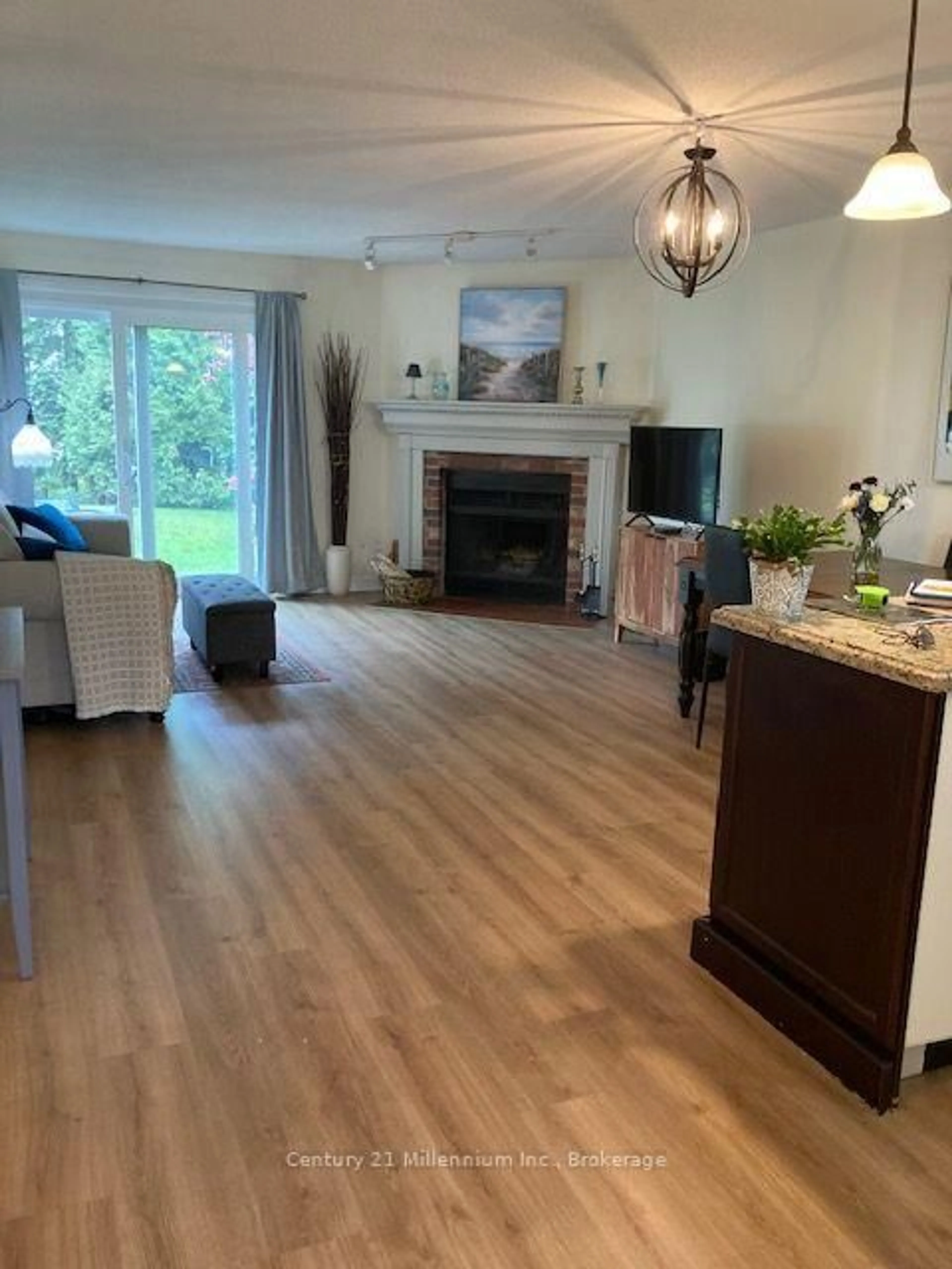 Living room with furniture, wood/laminate floor for 55 Trott Blvd #131, Collingwood Ontario L9Y 5B8