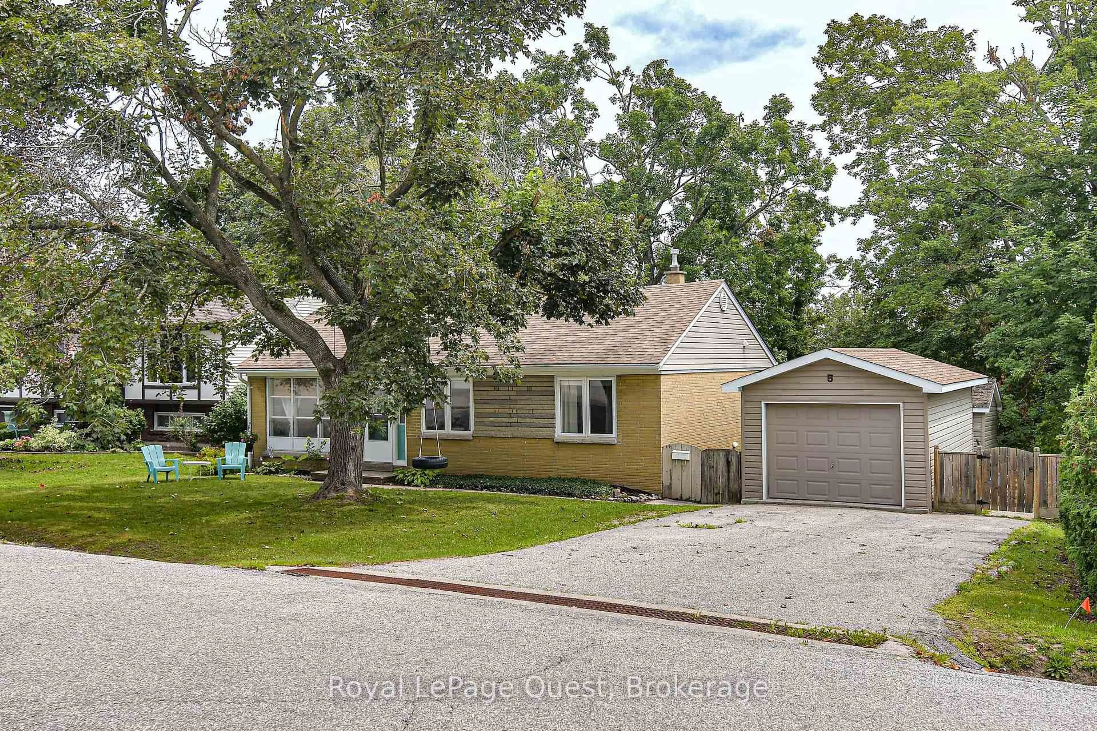 A pic from outside/outdoor area/front of a property/back of a property/a pic from drone, street for 5 Karen Cres, Orillia Ontario L3V 3H2