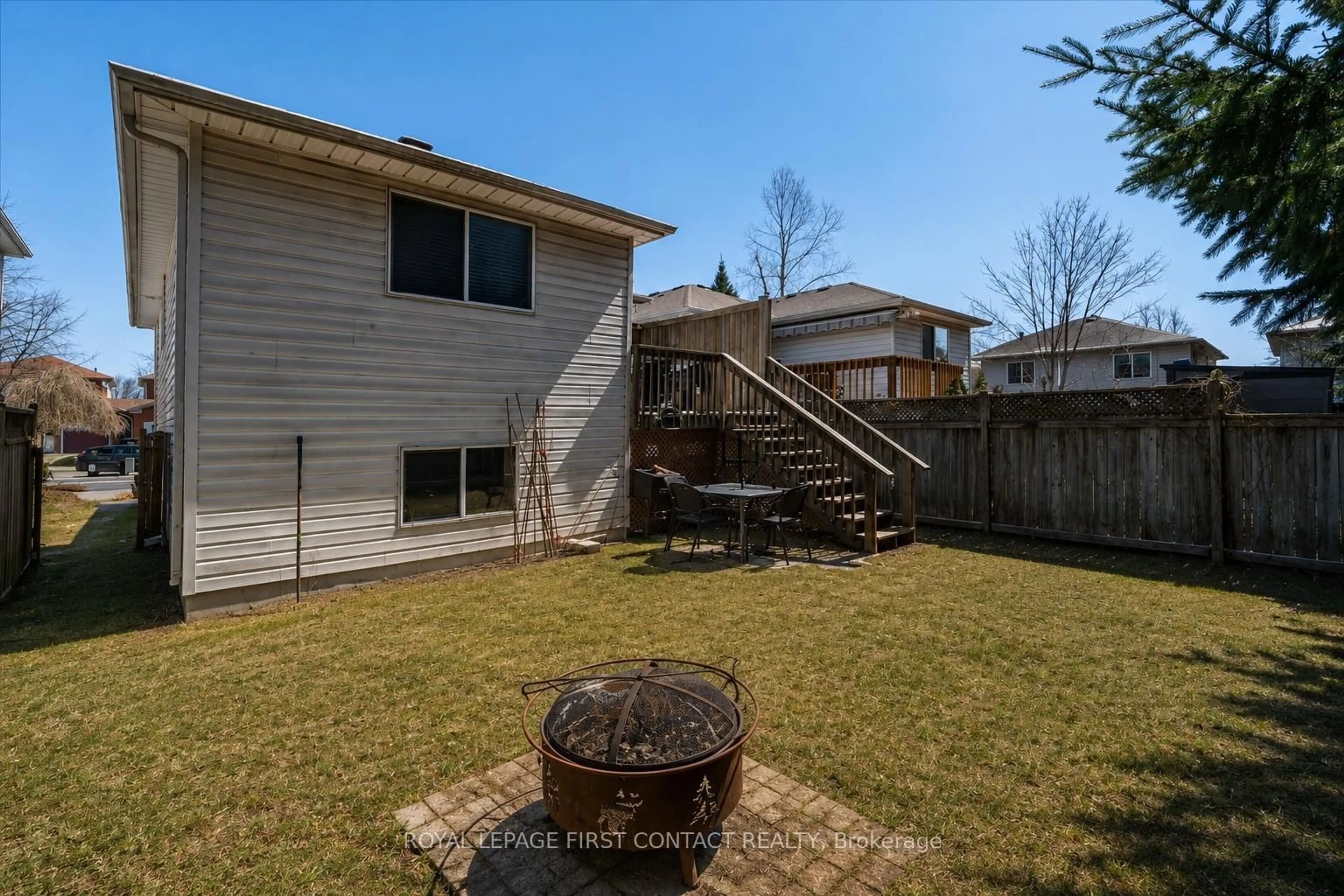 Patio, unknown for 36 CHURCHLAND Dr, Barrie Ontario L4N 8P9