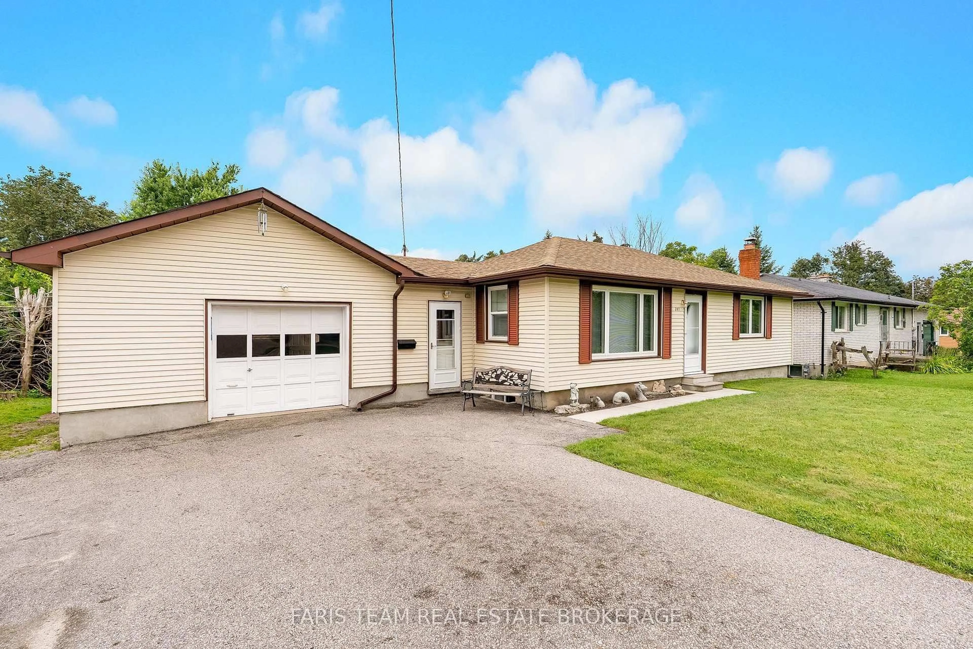 Unknown for 207 Warnica Rd, Barrie Ontario L4N 3Z2