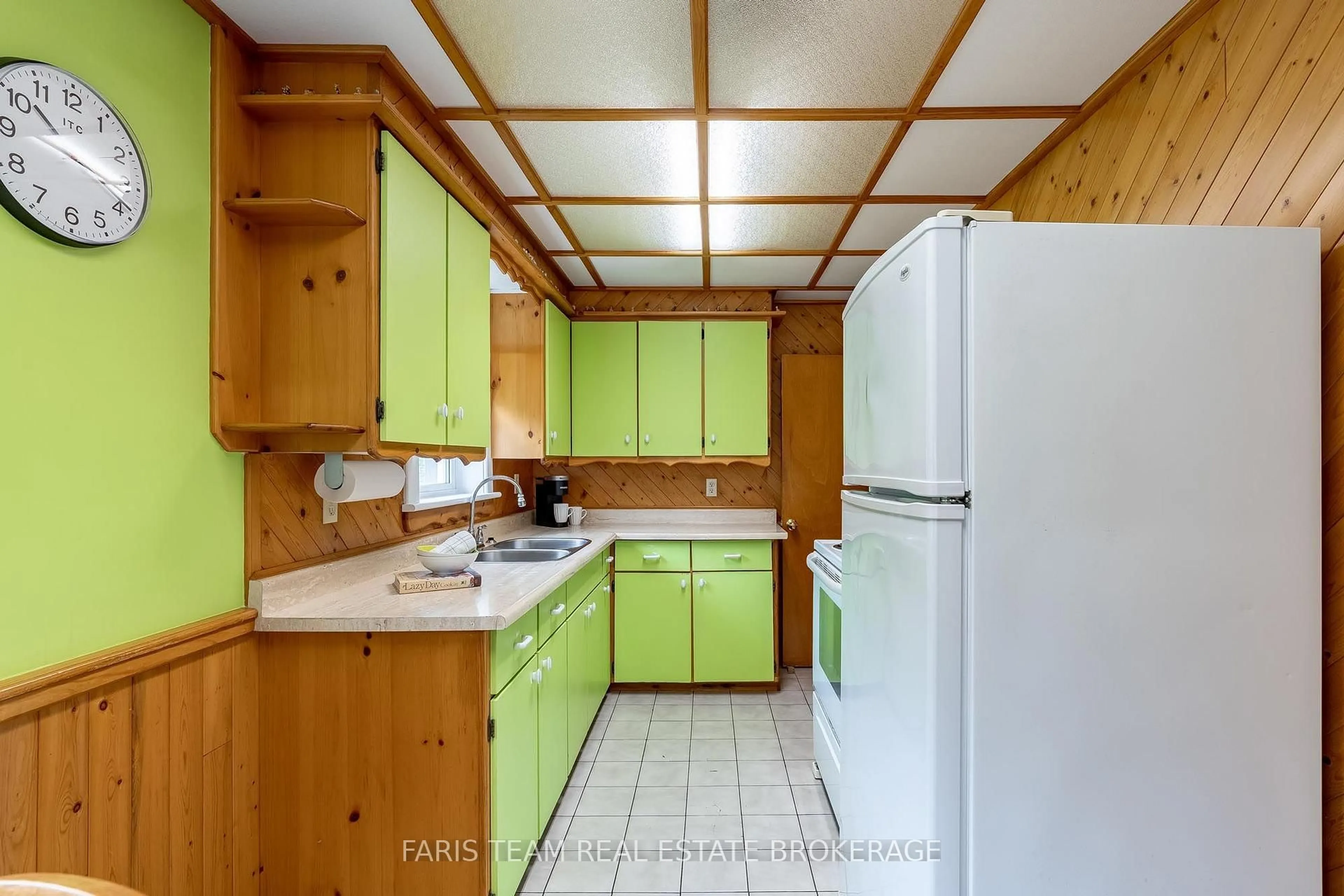 Standard kitchen, unknown for 207 Warnica Rd, Barrie Ontario L4N 3Z2