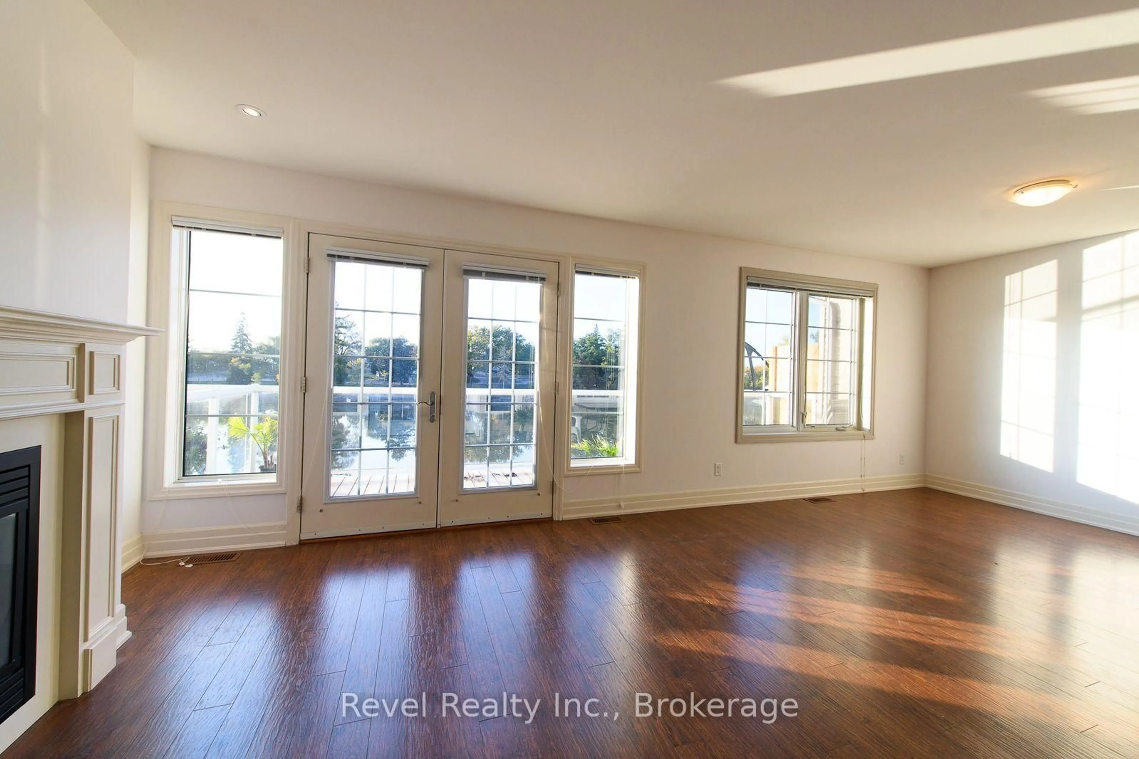 A pic of a room for 4-64 RIVER RD E River Rd #4, Wasaga Beach Ontario L9Z 2L1
