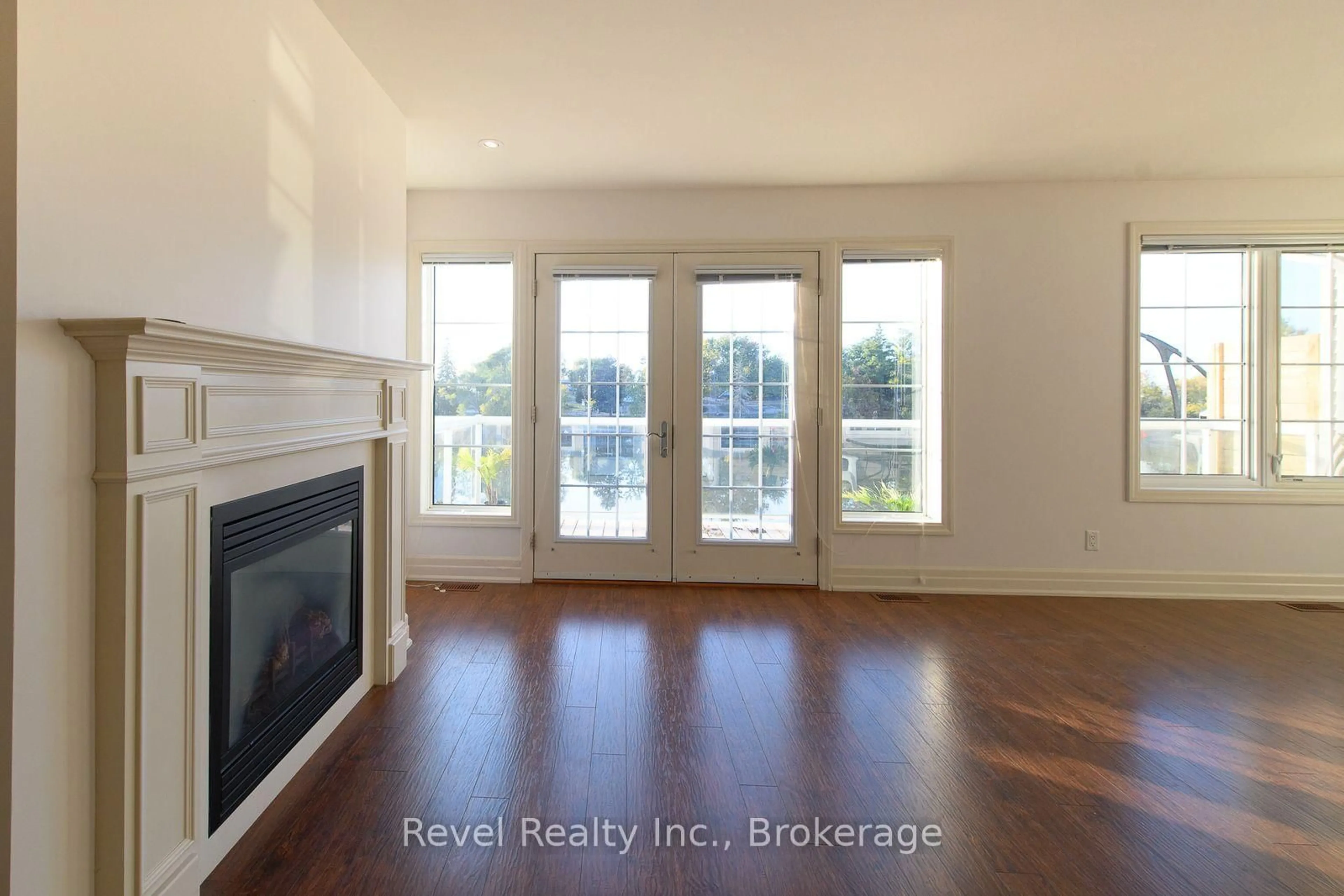 A pic of a room for 4-64 RIVER RD E River Rd #4, Wasaga Beach Ontario L9Z 2L1