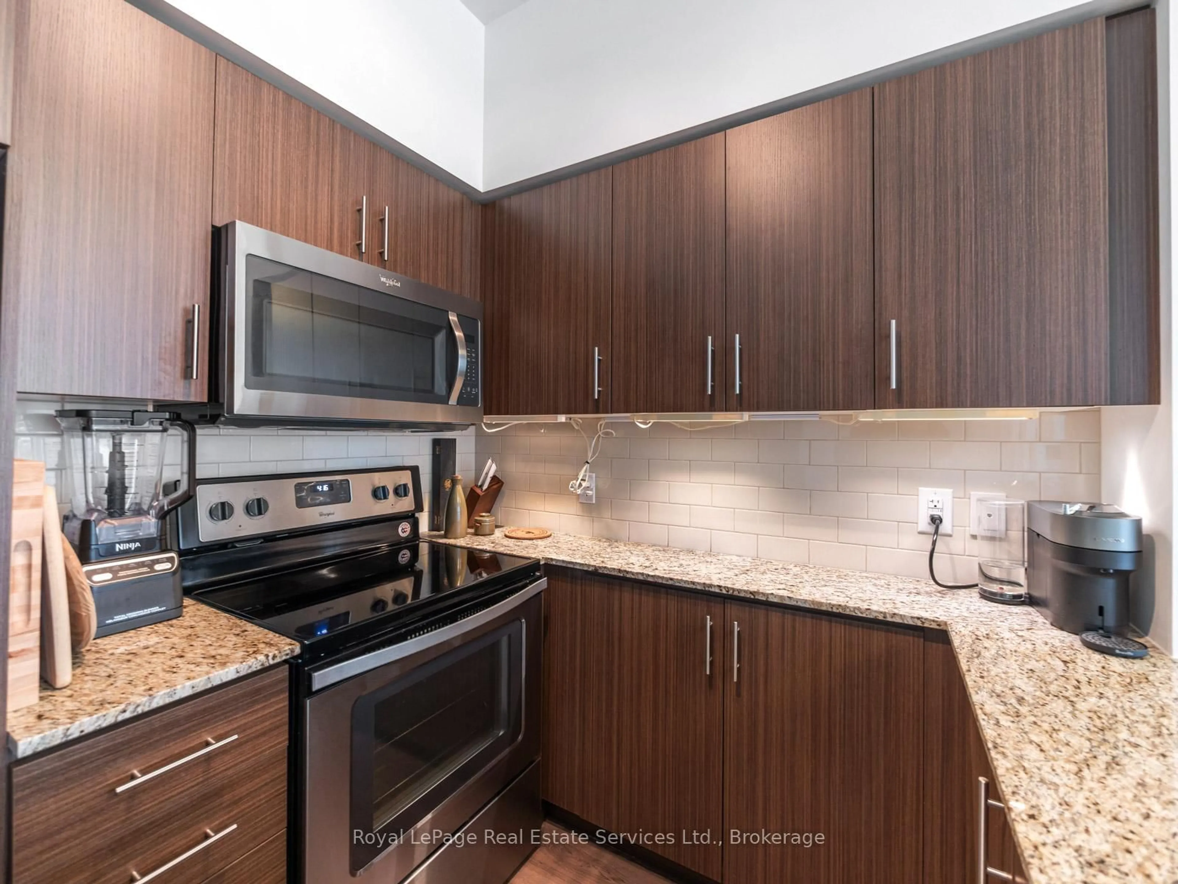 Standard kitchen, unknown for 111 Worsley St #709, Barrie Ontario L4M 0J5
