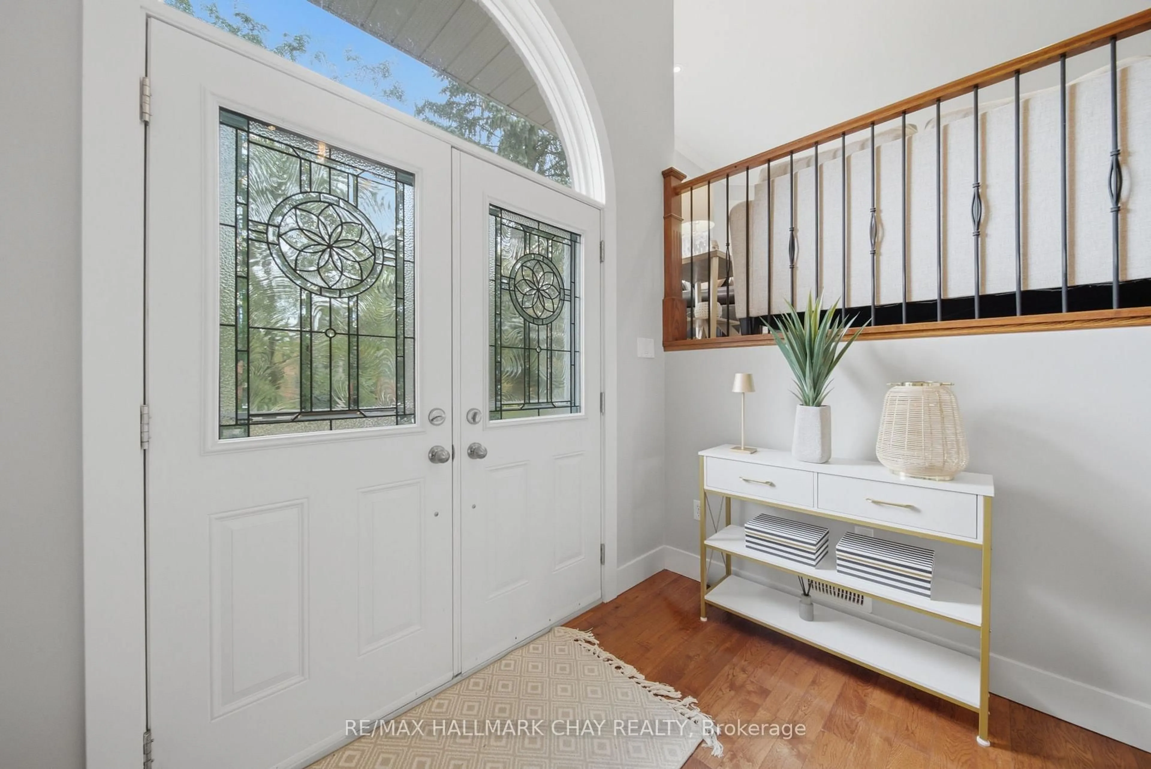 Indoor entryway for 31 Falling Brook Dr, Barrie Ontario L4N 7E9