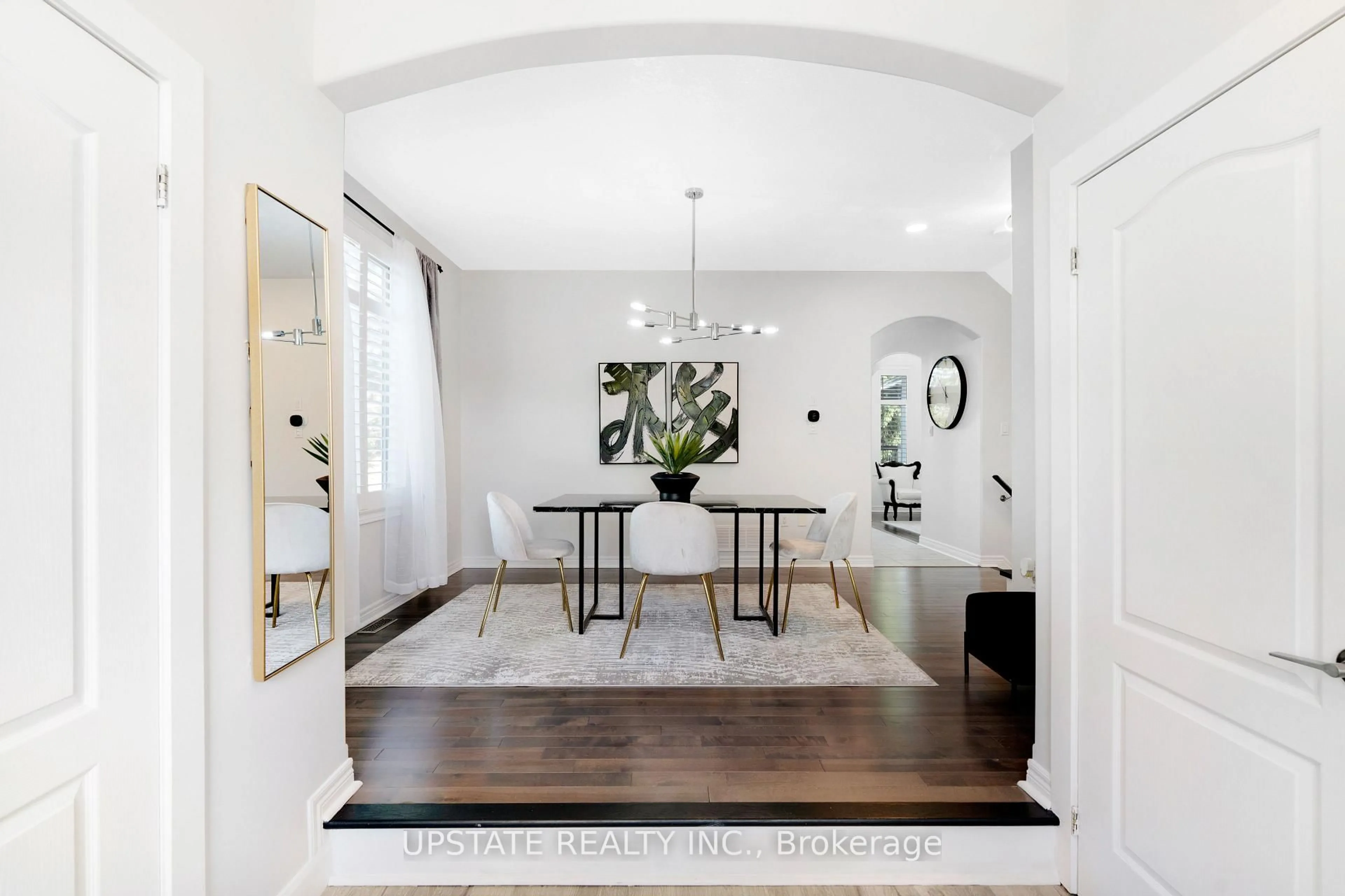Indoor entryway for 11 Kensington Tr, Barrie Ontario L4N 0K5