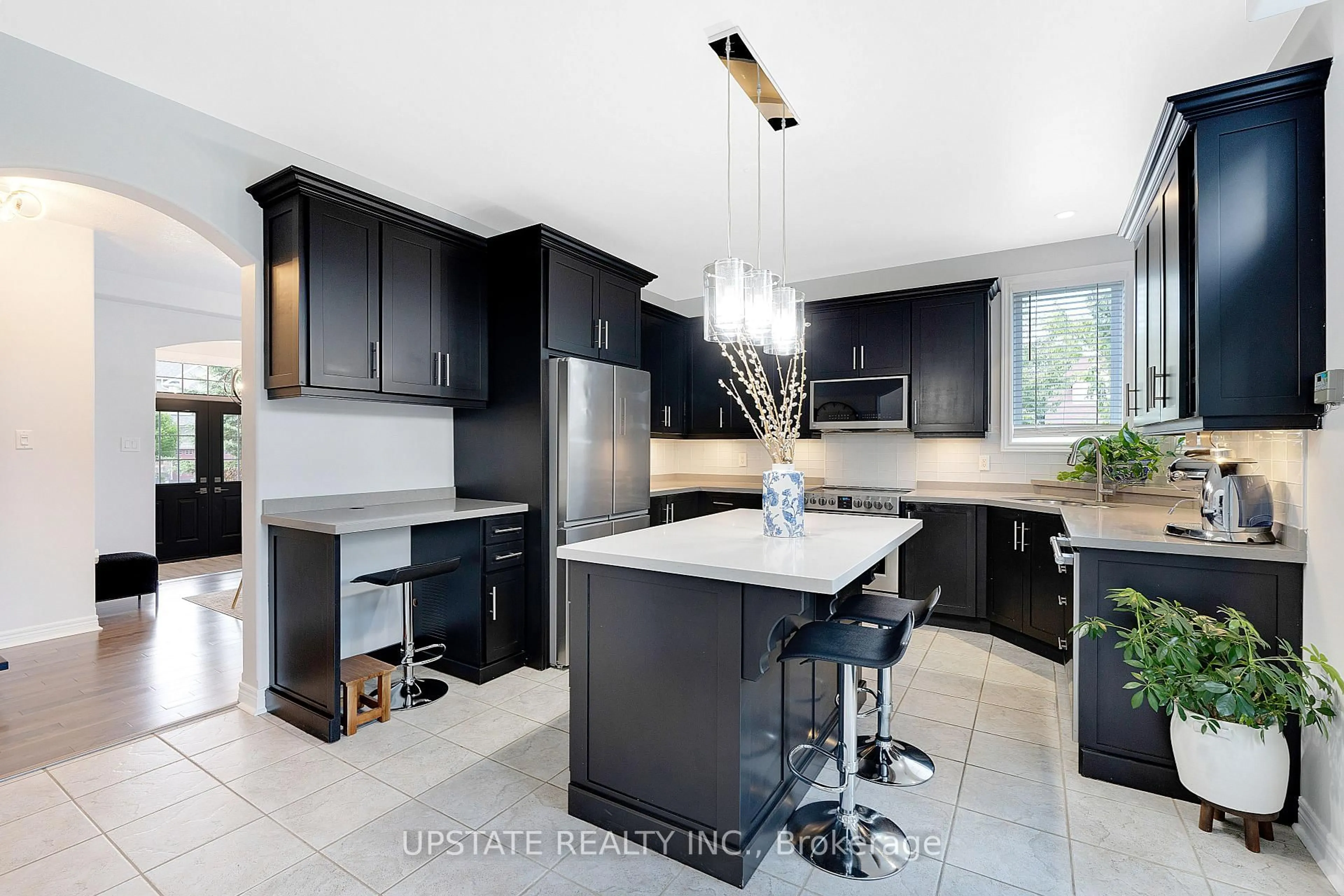 Contemporary kitchen, ceramic/tile floor for 11 Kensington Tr, Barrie Ontario L4N 0K5