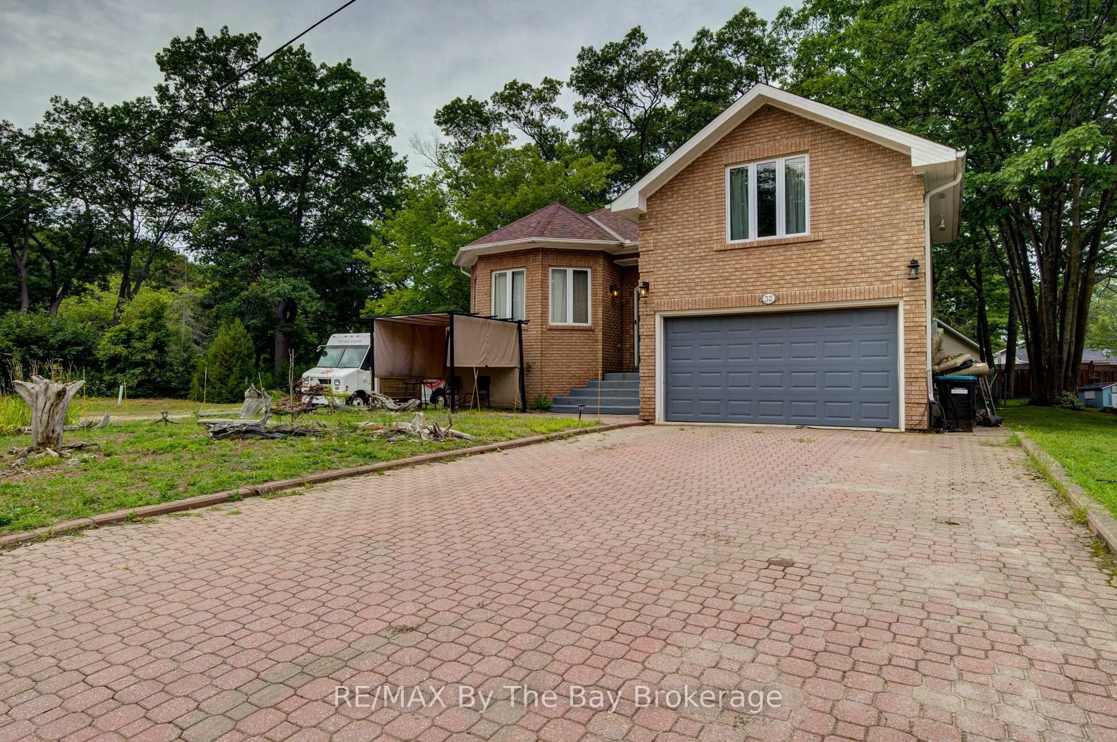 Home with brick exterior material, street for 32 1st Lane, Wasaga Beach Ontario L9Z 2G3
