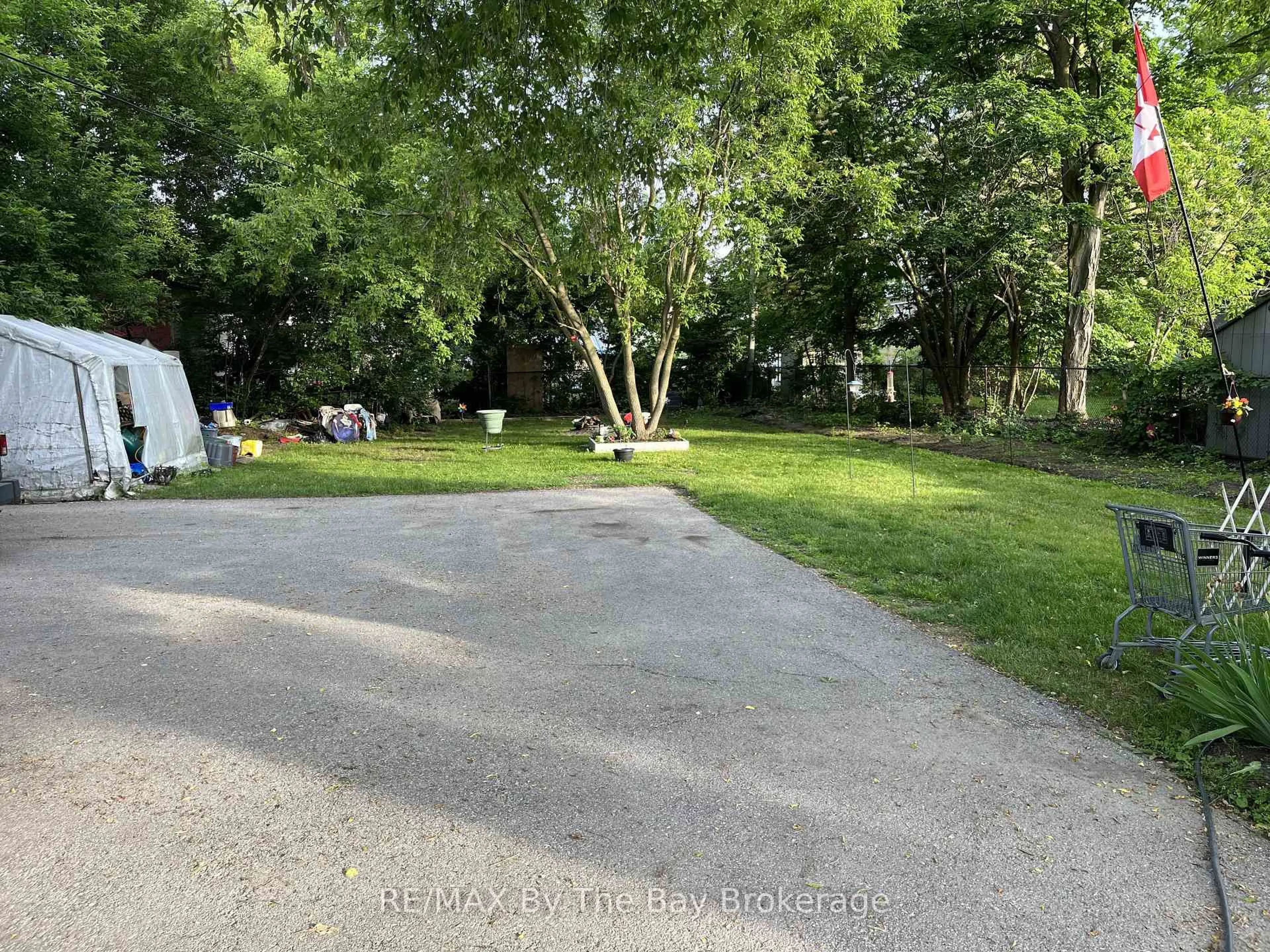 A pic from outside/outdoor area/front of a property/back of a property/a pic from drone, forest/trees view for 13 HENRY St, Barrie Ontario L4N 1C5