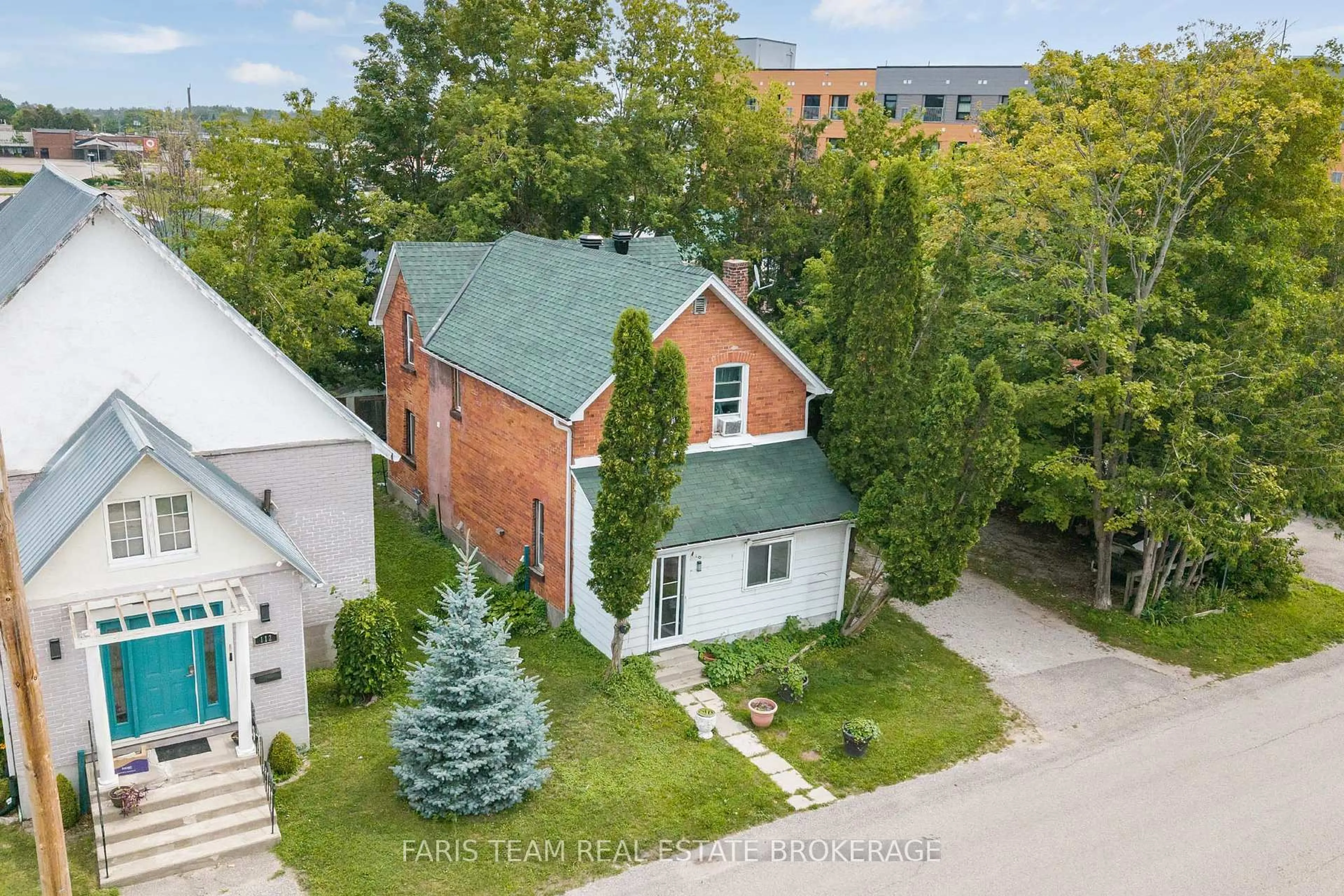 A pic from outside/outdoor area/front of a property/back of a property/a pic from drone, street for 116 Albert St, Orillia Ontario L3V 5L2