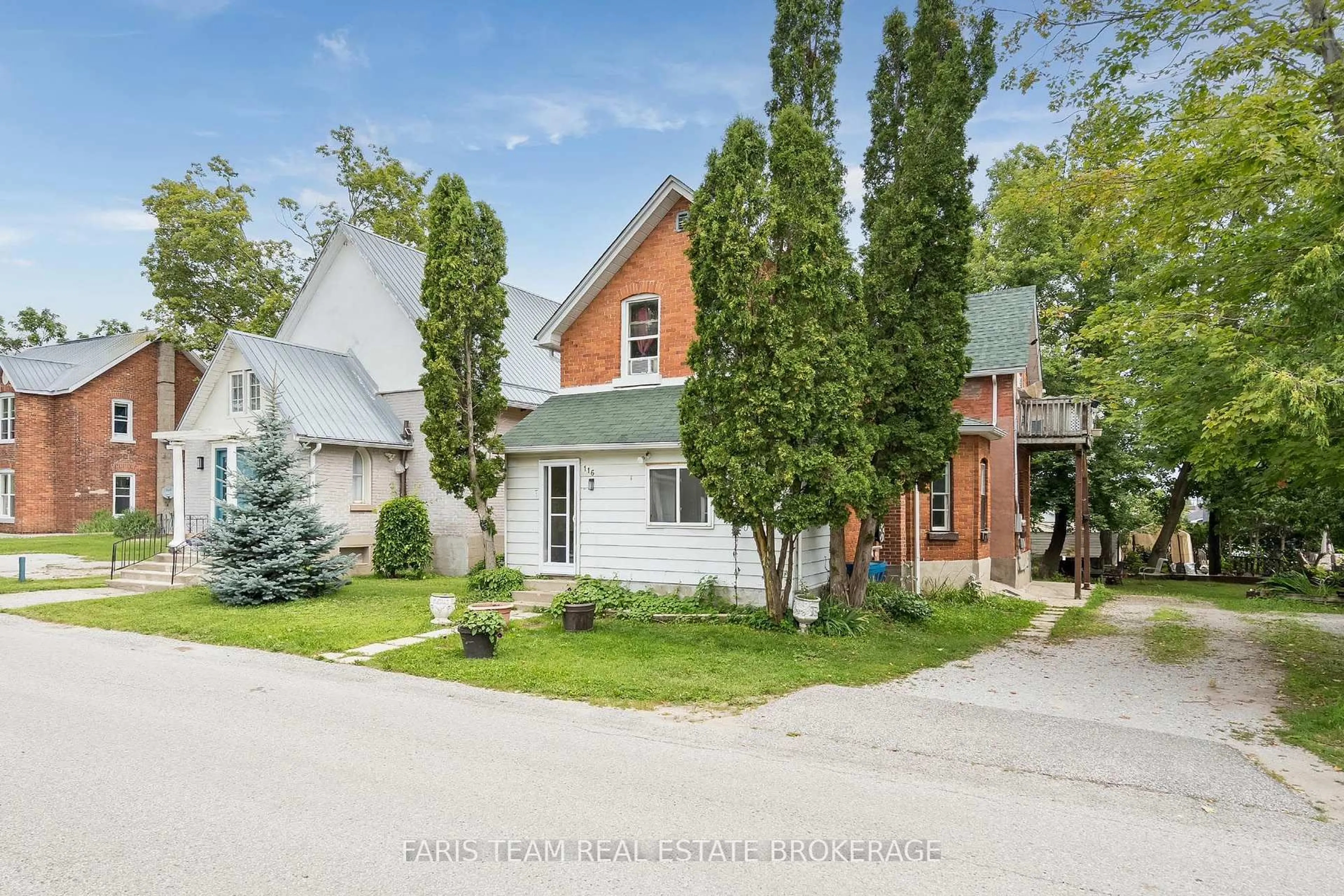 A pic from outside/outdoor area/front of a property/back of a property/a pic from drone, street for 116 Albert St, Orillia Ontario L3V 5L2