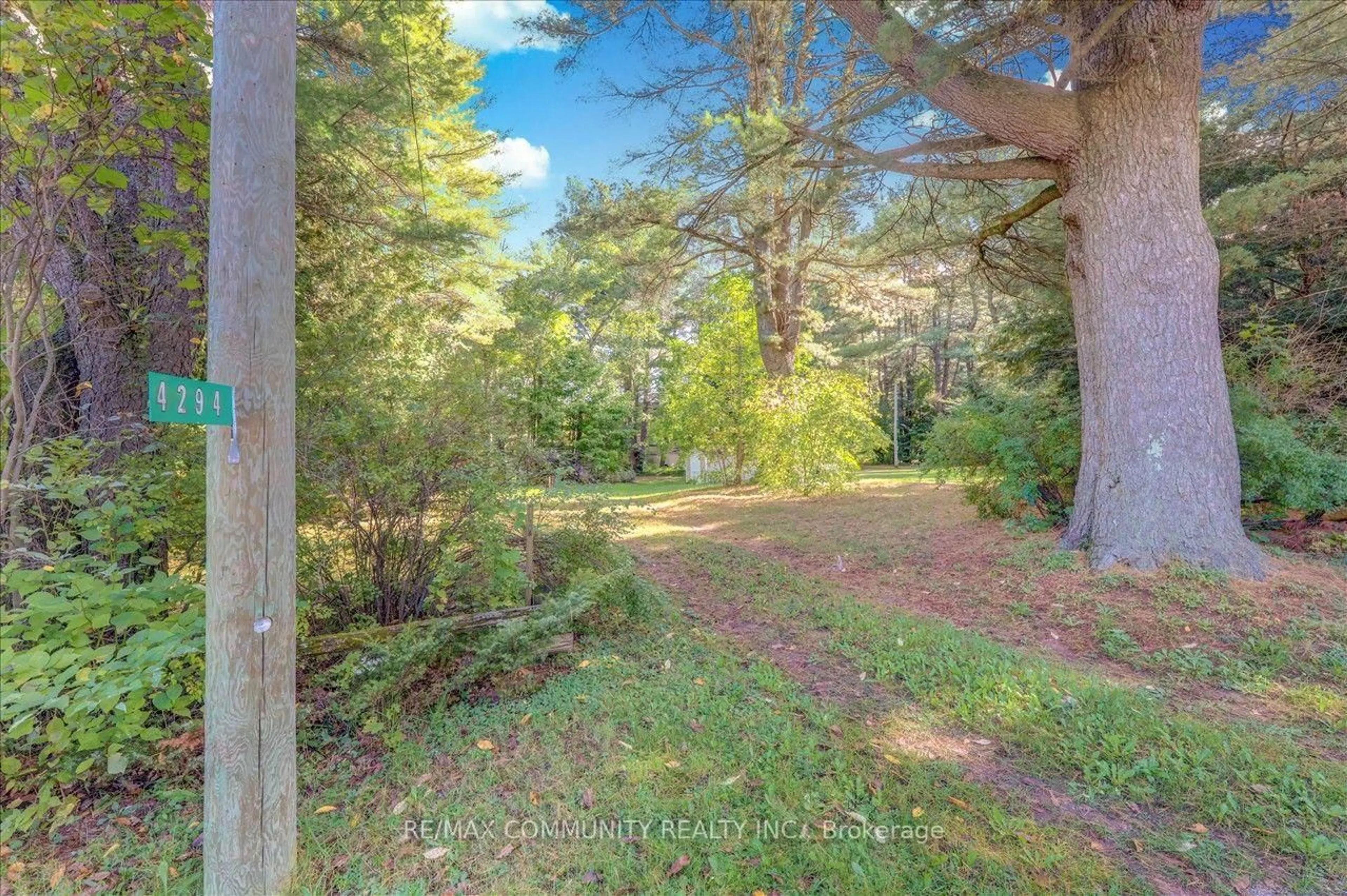 Patio, forest/trees view for 4294 Canal Rd, Severn Ontario L0K 2B0
