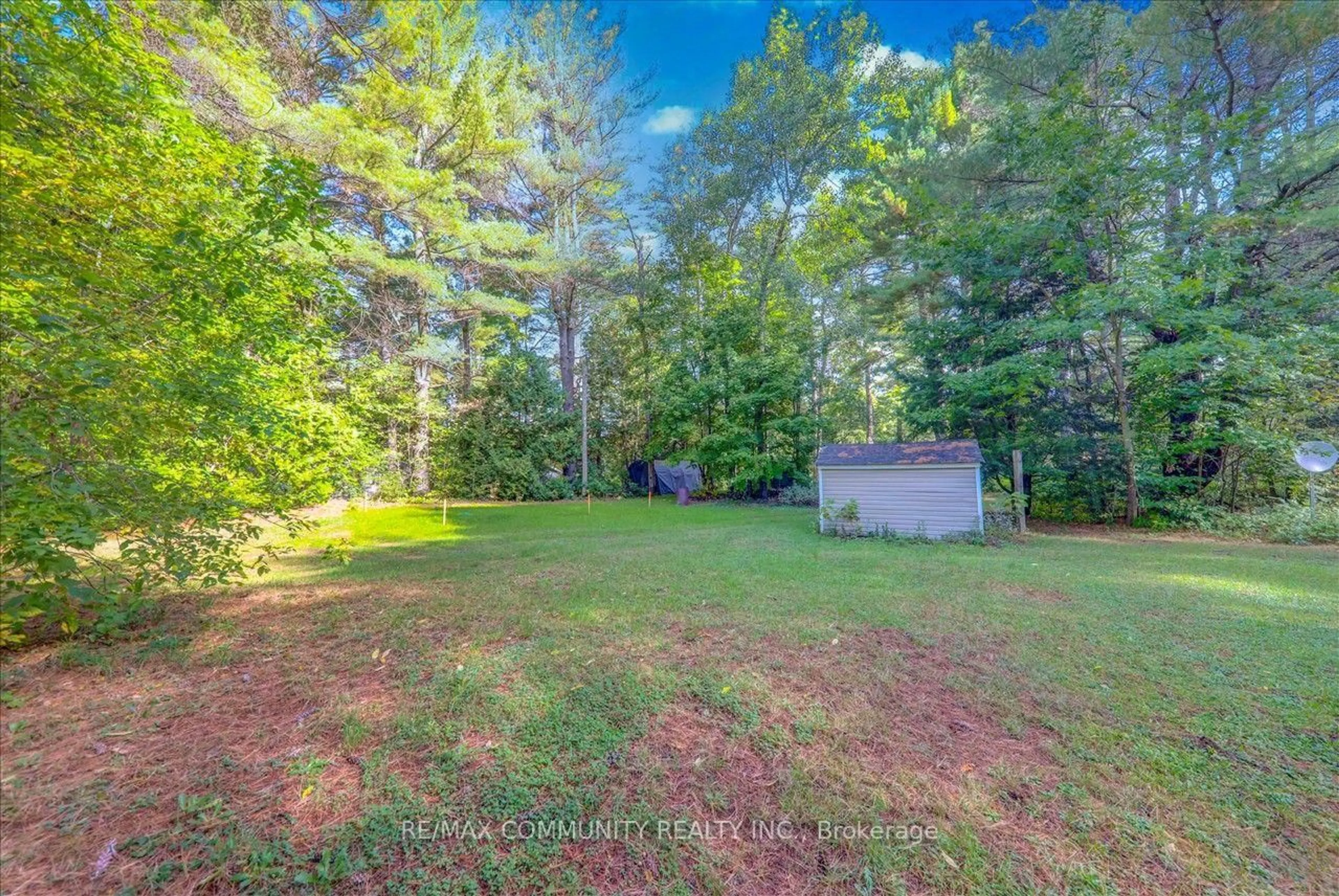 A pic from outside/outdoor area/front of a property/back of a property/a pic from drone, forest/trees view for 4294 Canal Rd, Severn Ontario L0K 2B0